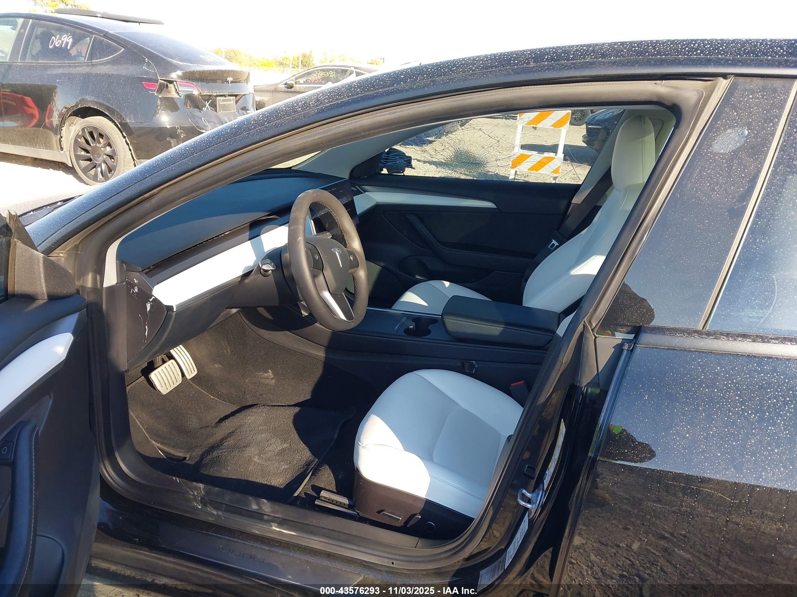 TESLA MODEL image 5
