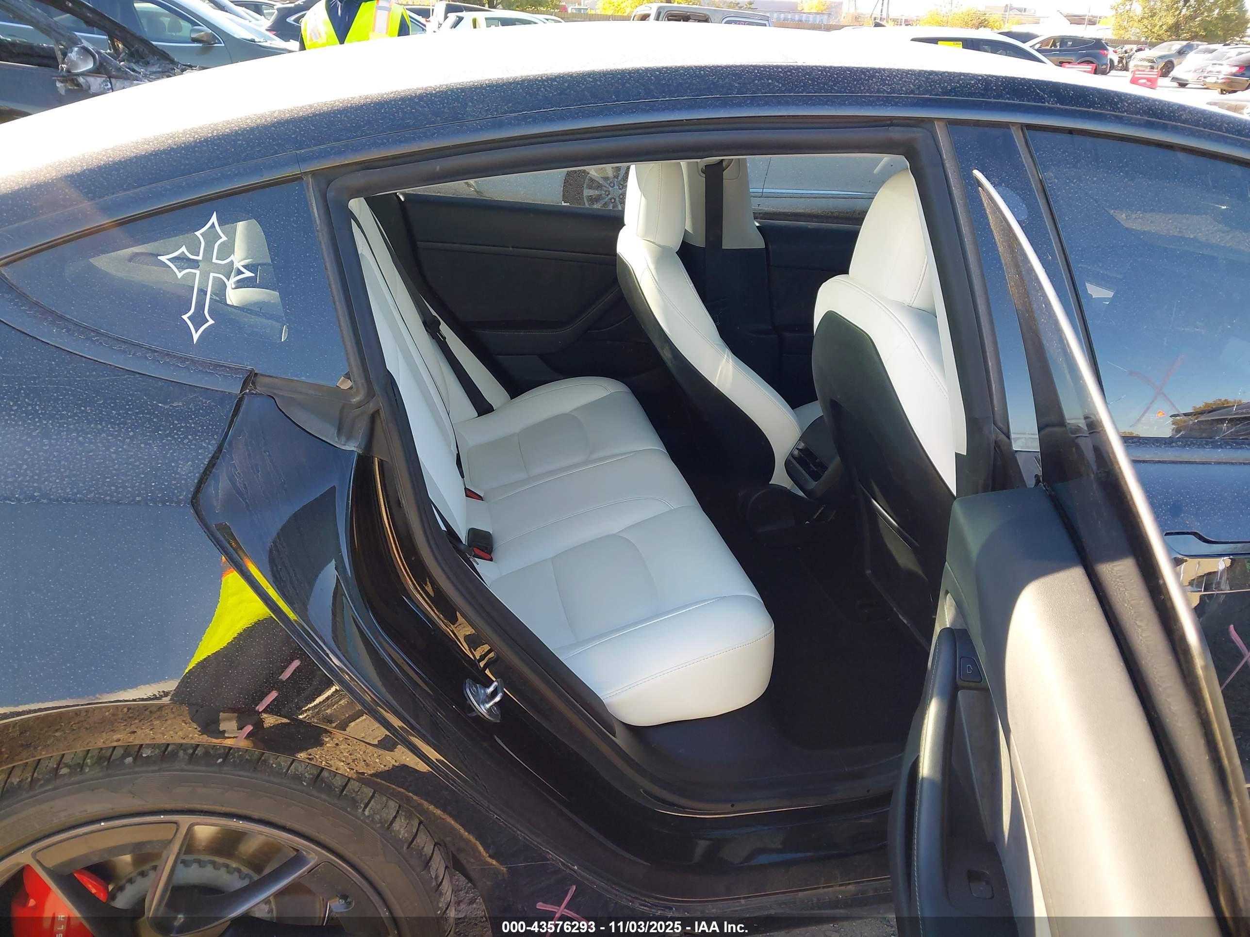 TESLA MODEL image 8