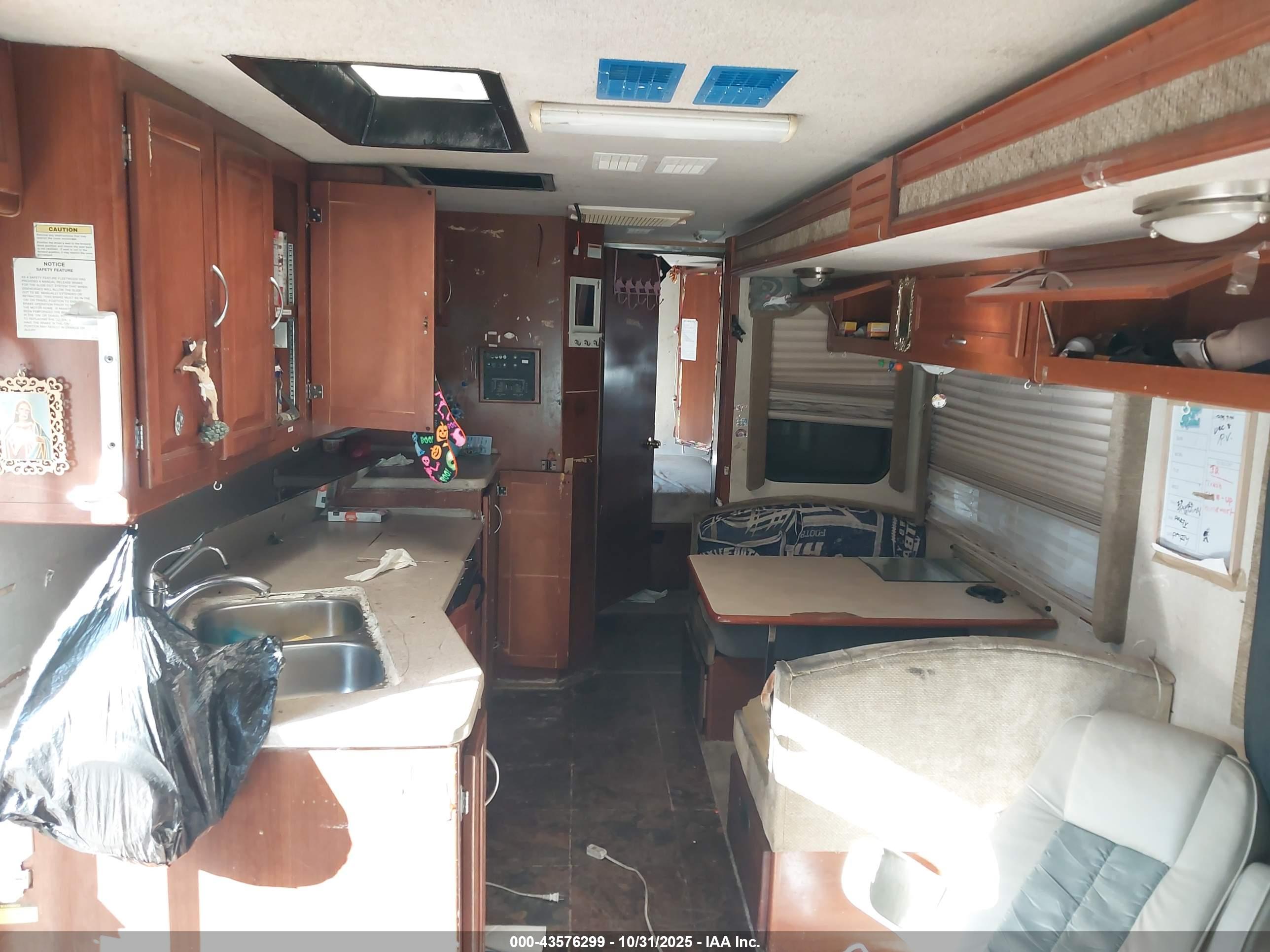 WORKHORSE CUSTOM image 8