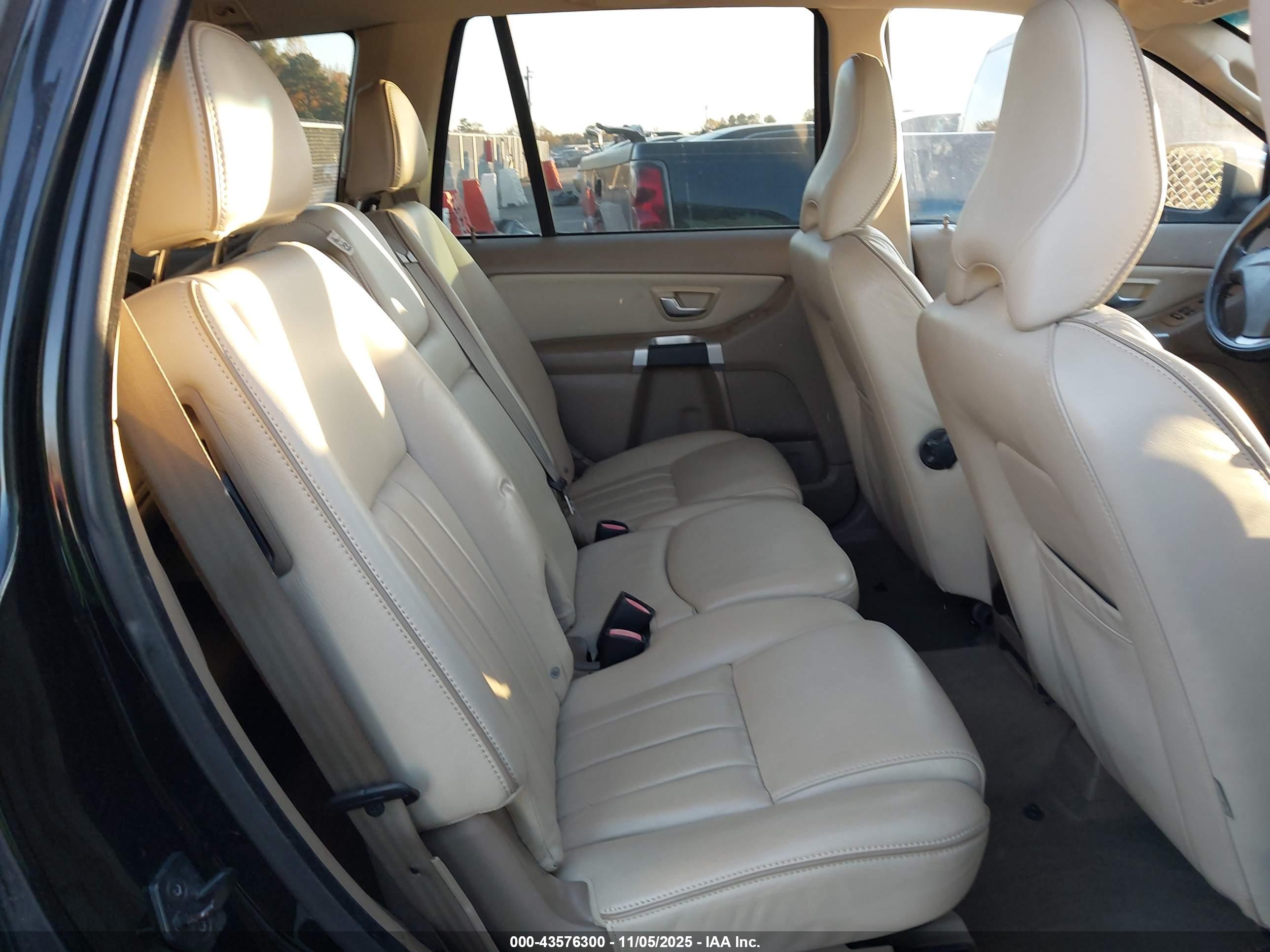 VOLVO XC90 image 8