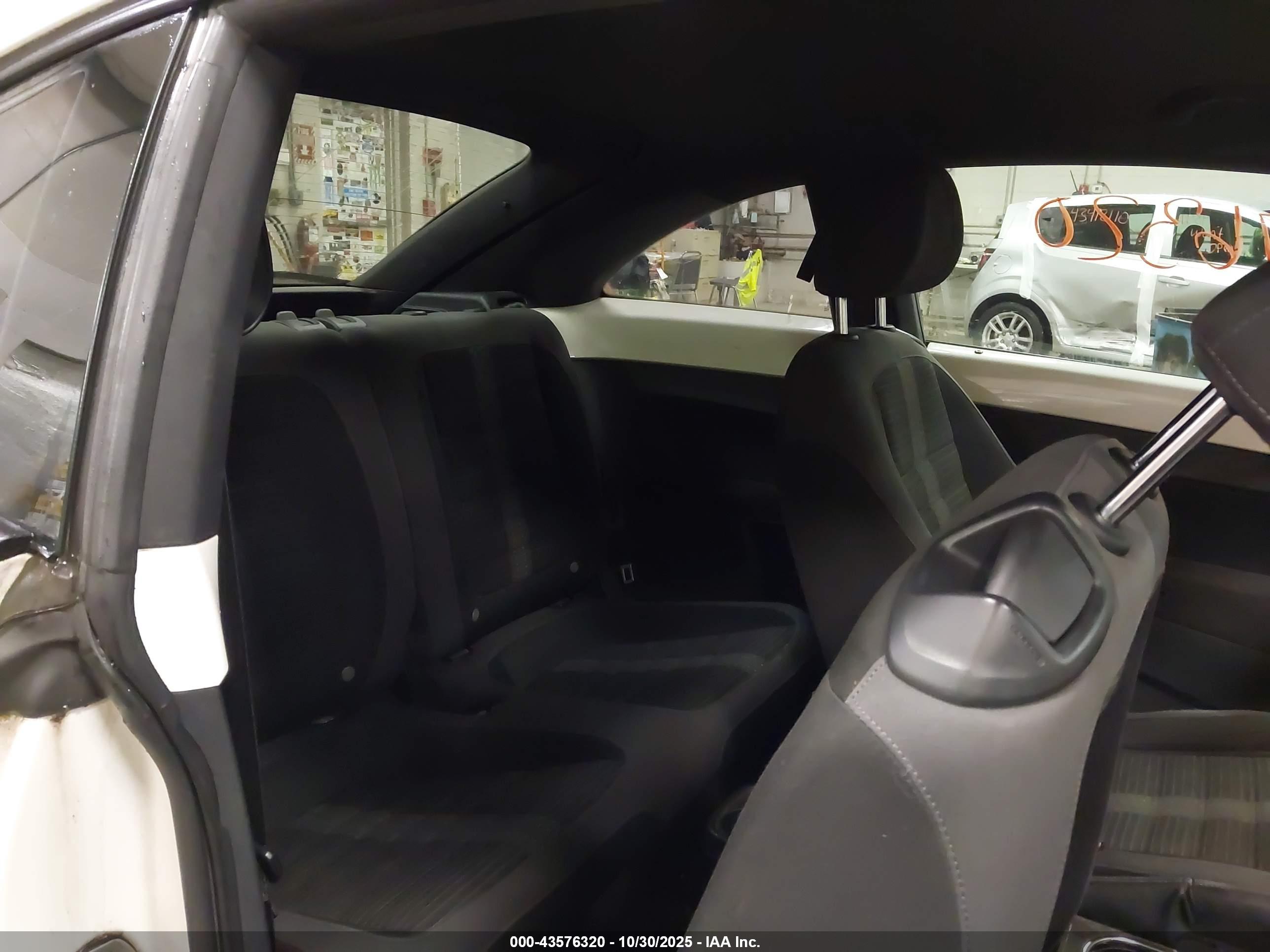 VOLKSWAGEN BEETLE image 8