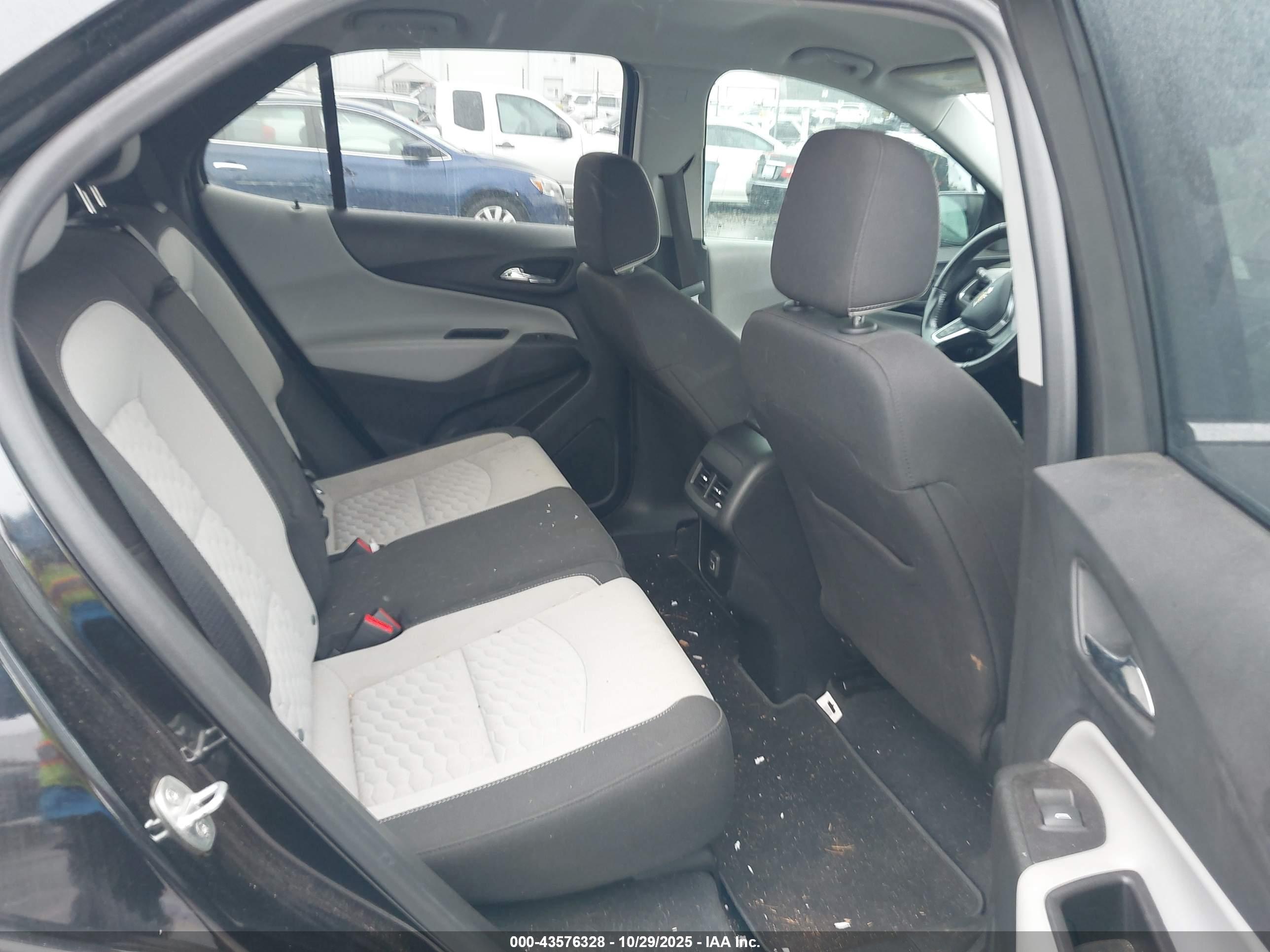 CHEVROLET EQUINOX image 8