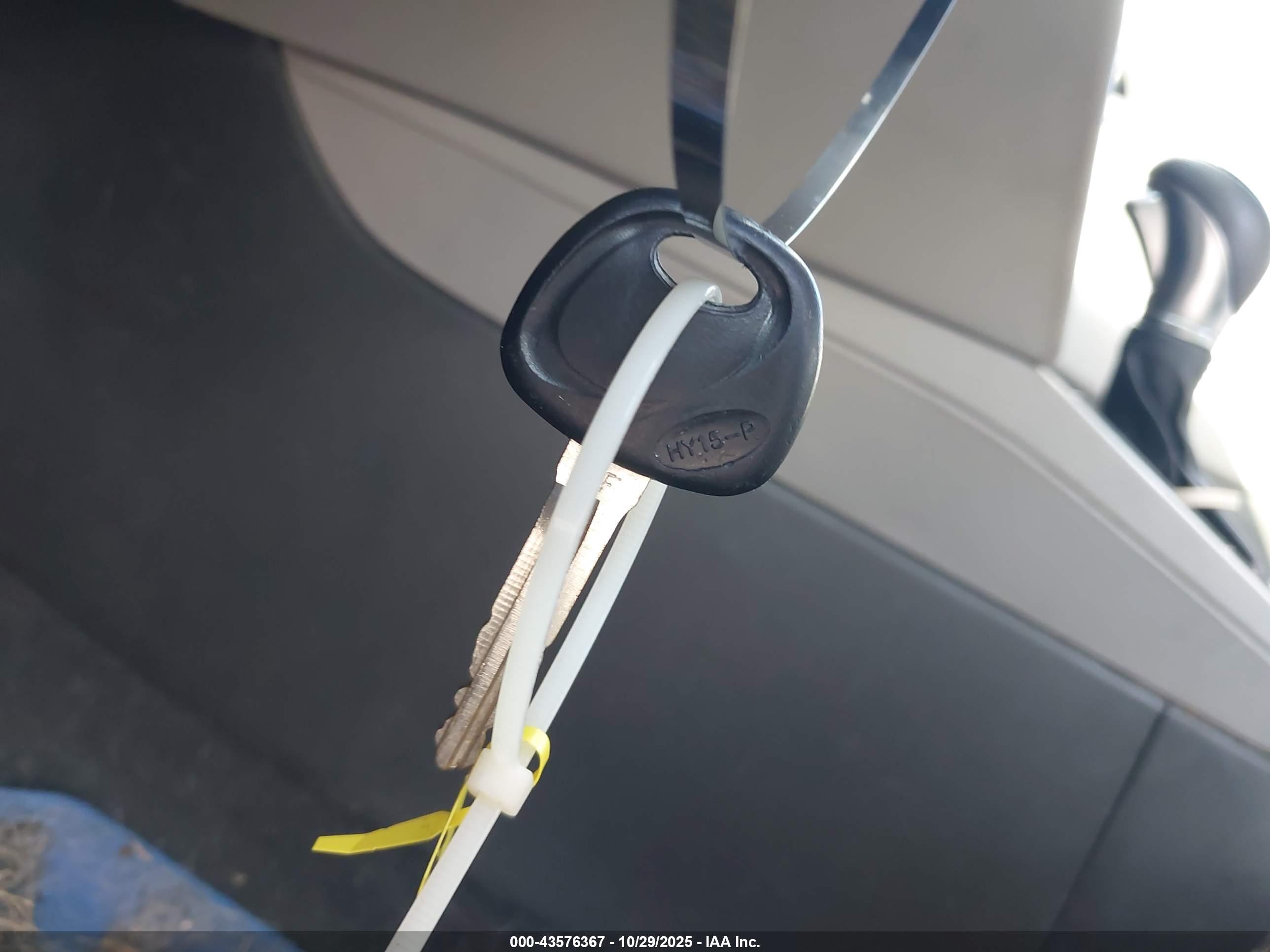 HYUNDAI ELANTRA image 11
