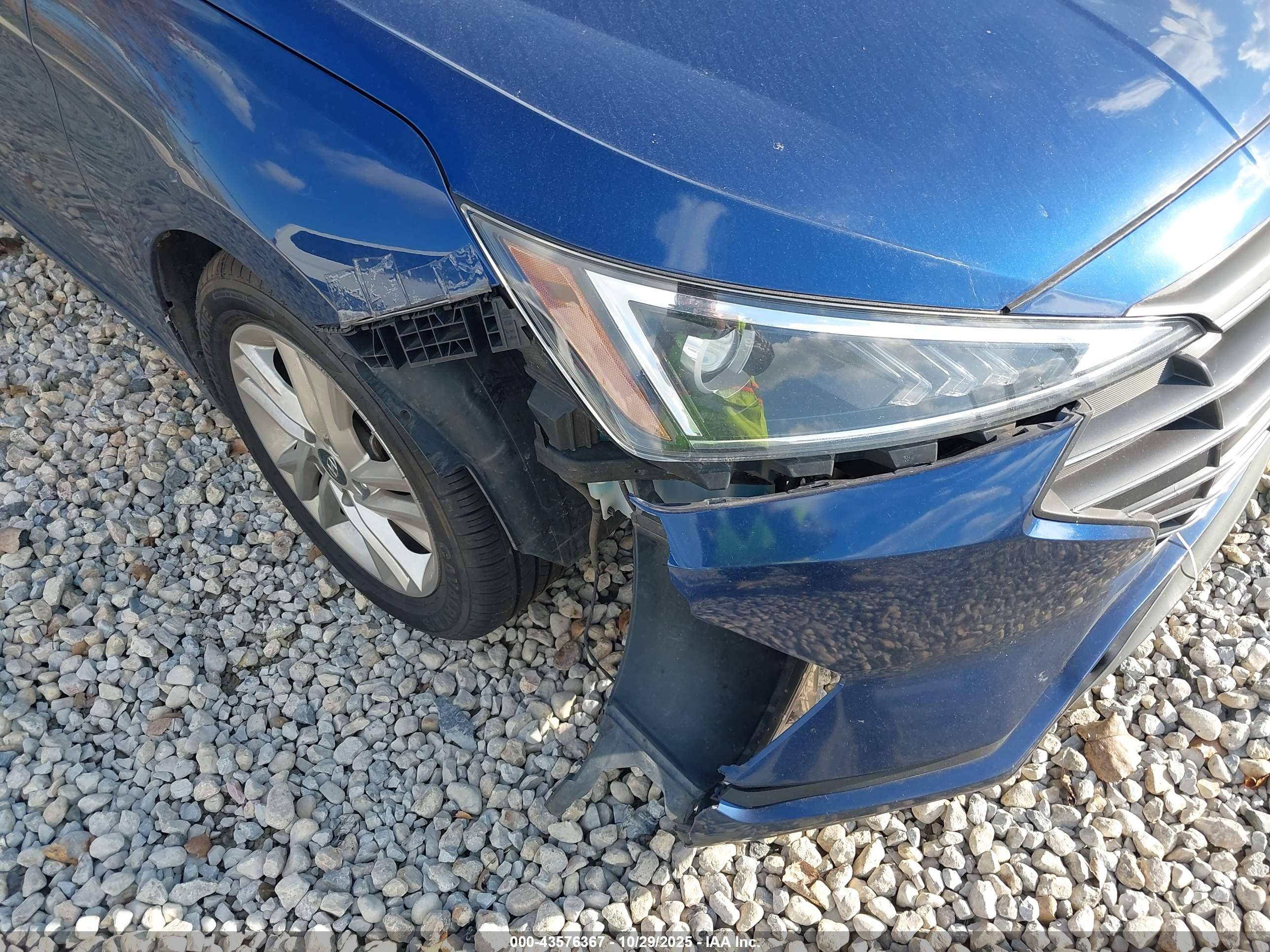HYUNDAI ELANTRA image 6