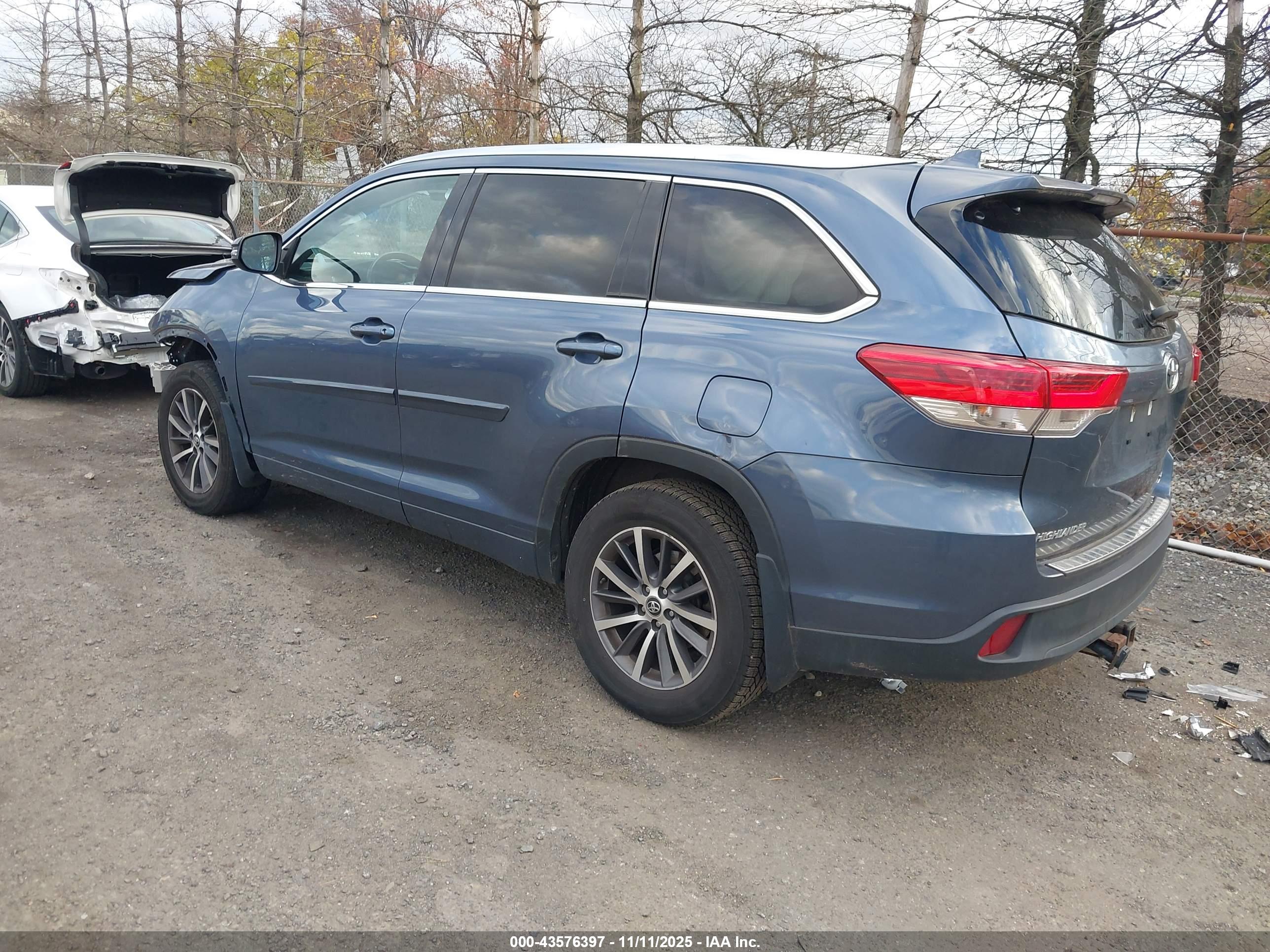 TOYOTA HIGHLANDER image 3