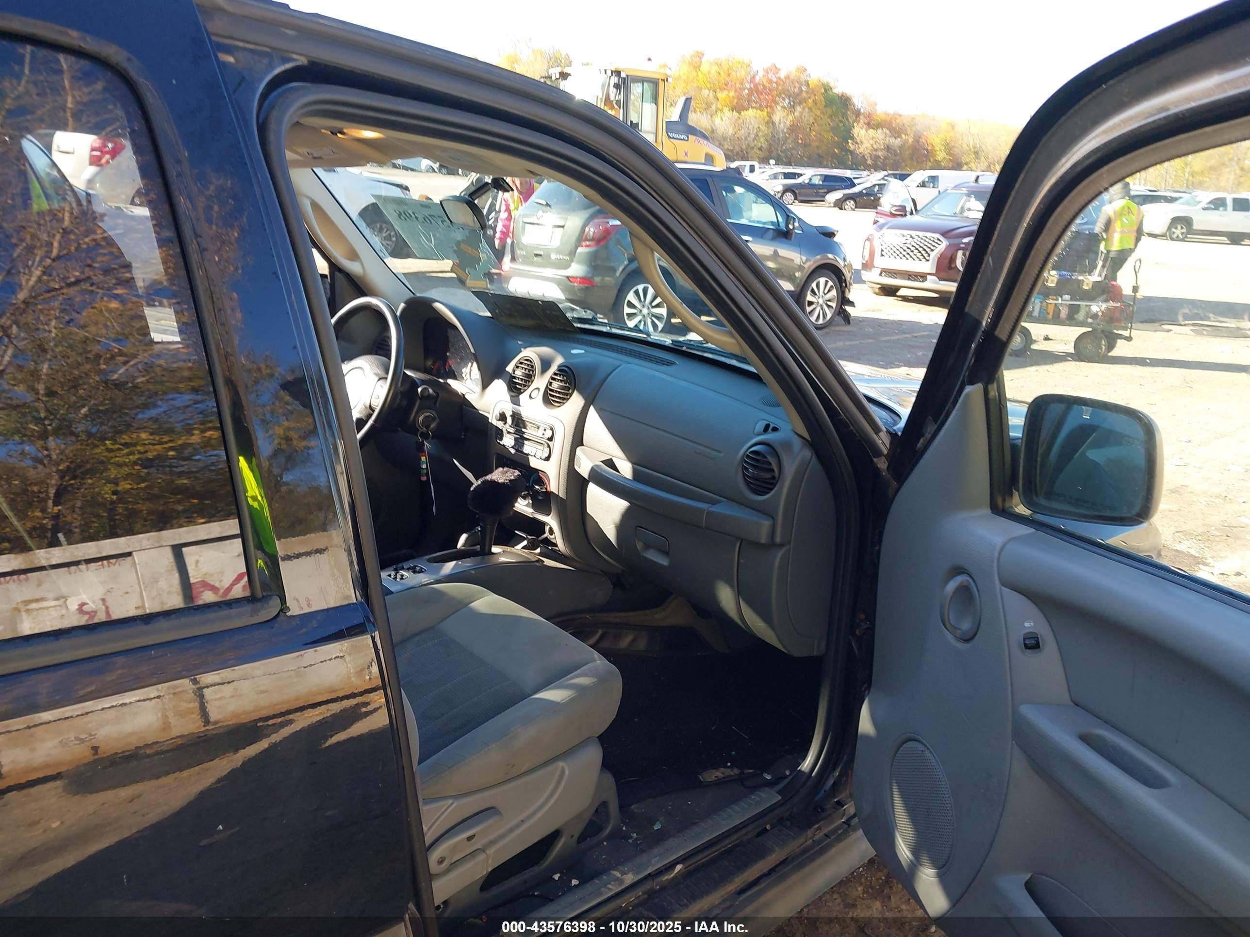JEEP LIBERTY image 5