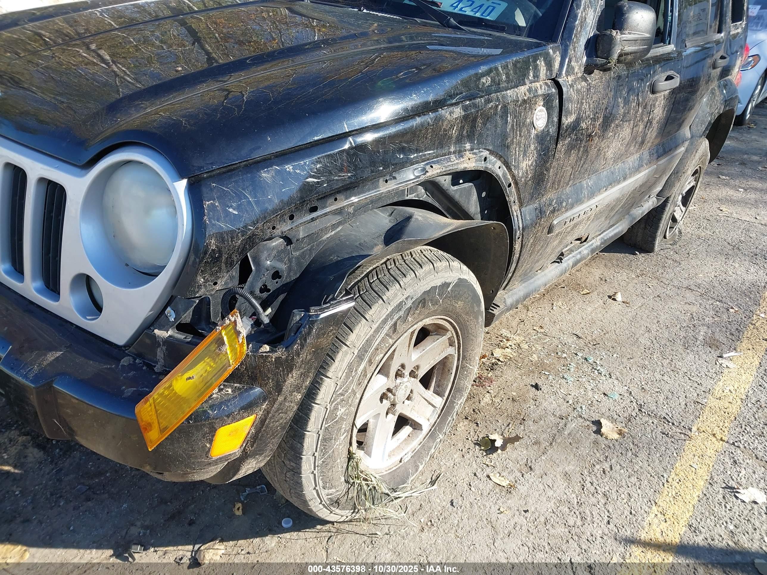 JEEP LIBERTY image 6