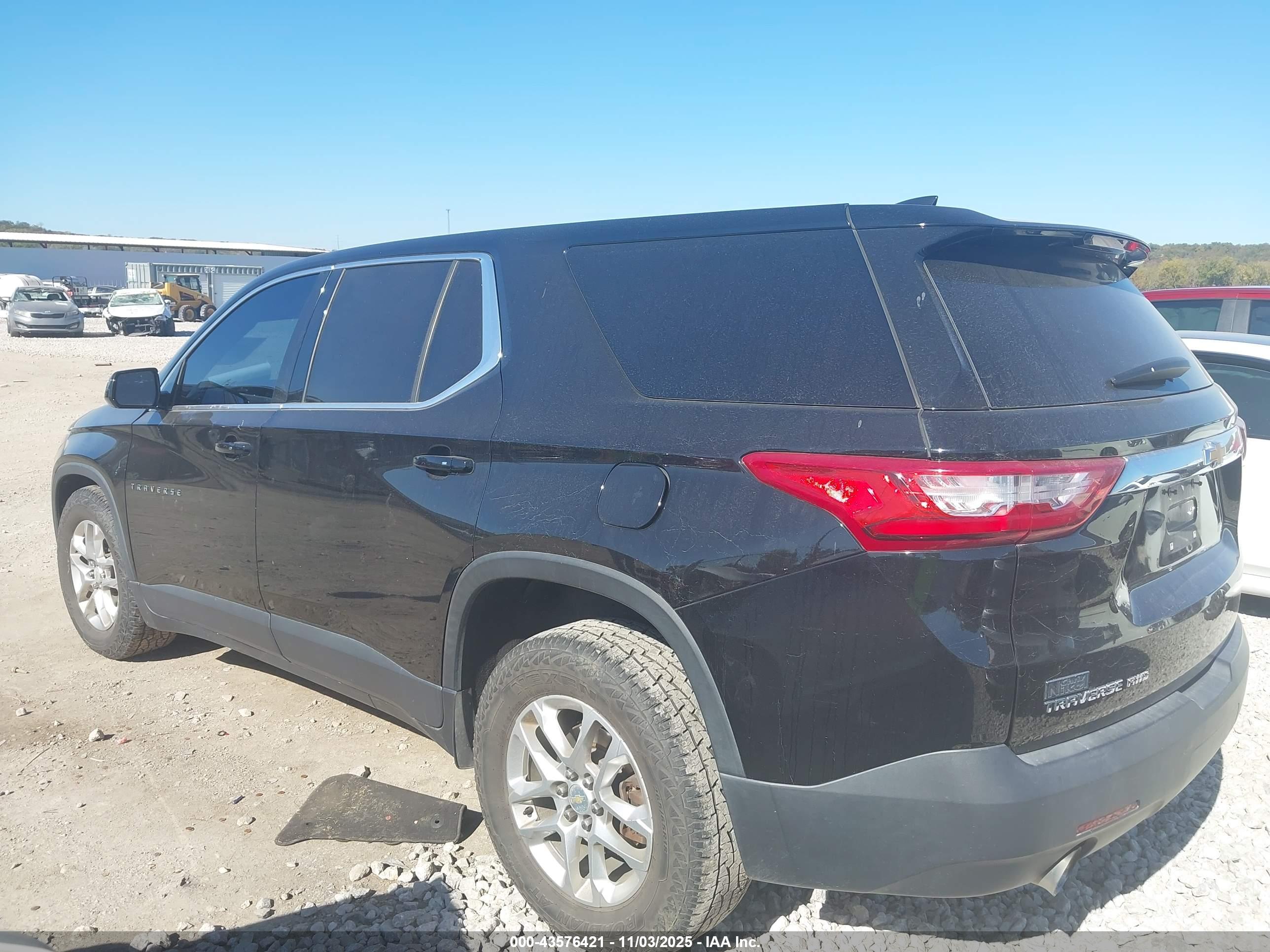 CHEVROLET TRAVERSE image 3