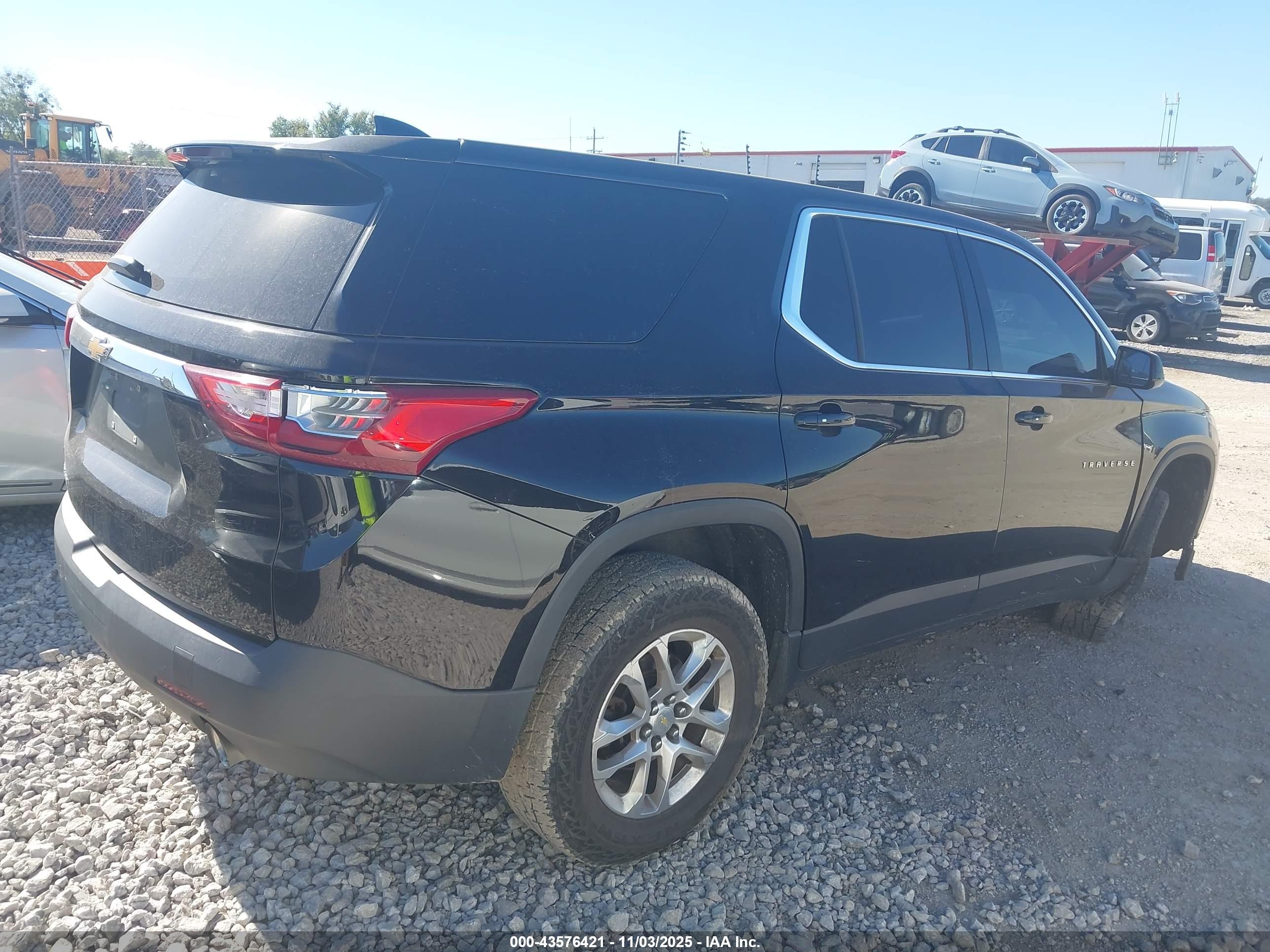 CHEVROLET TRAVERSE image 4