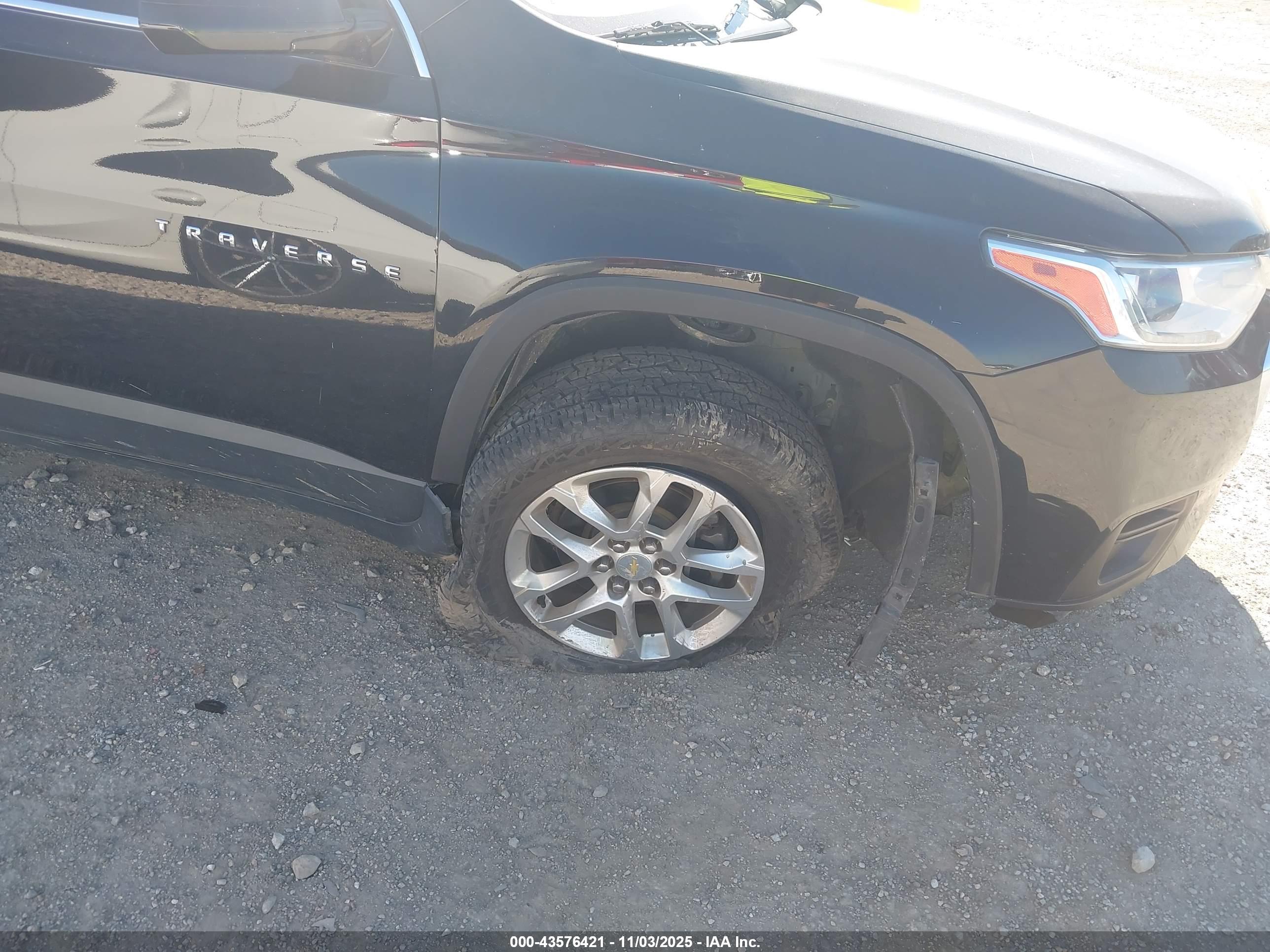 CHEVROLET TRAVERSE image 6