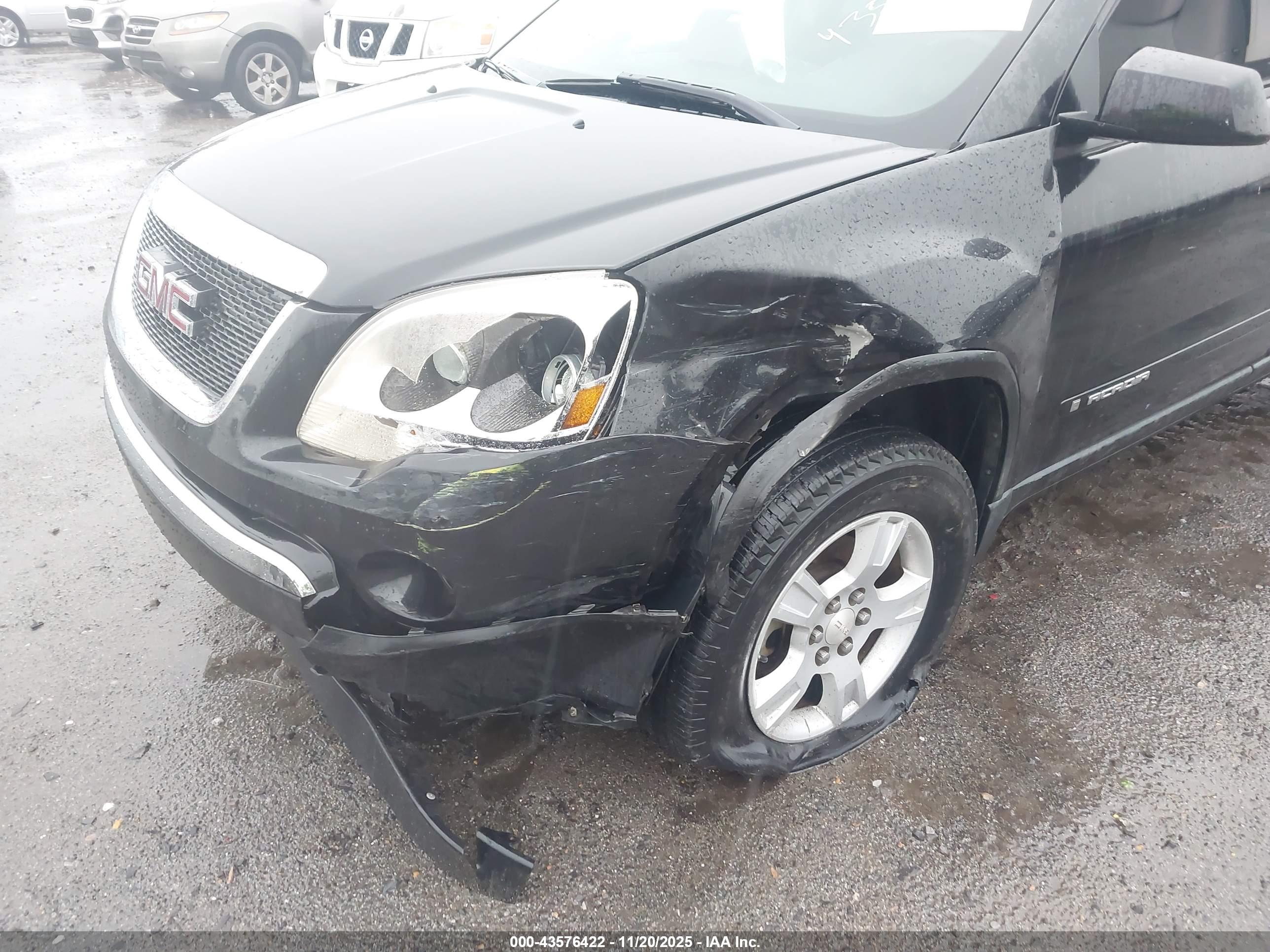 GMC ACADIA image 6