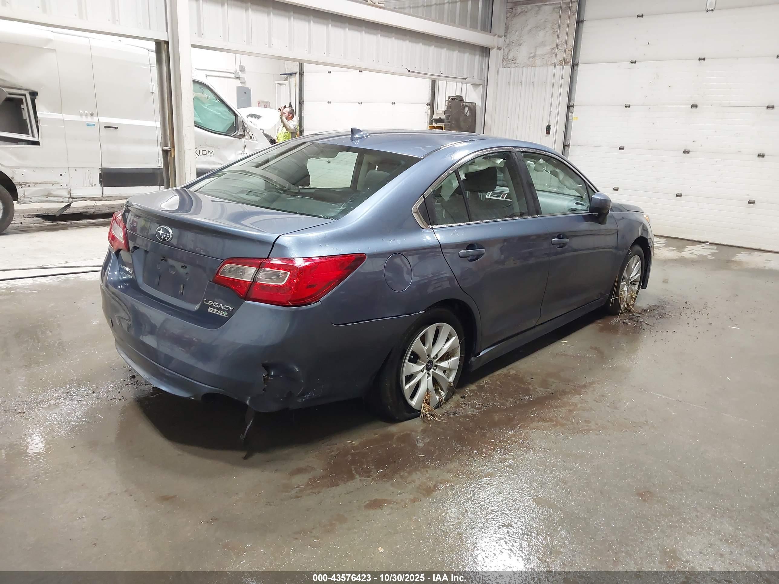 SUBARU LEGACY image 4