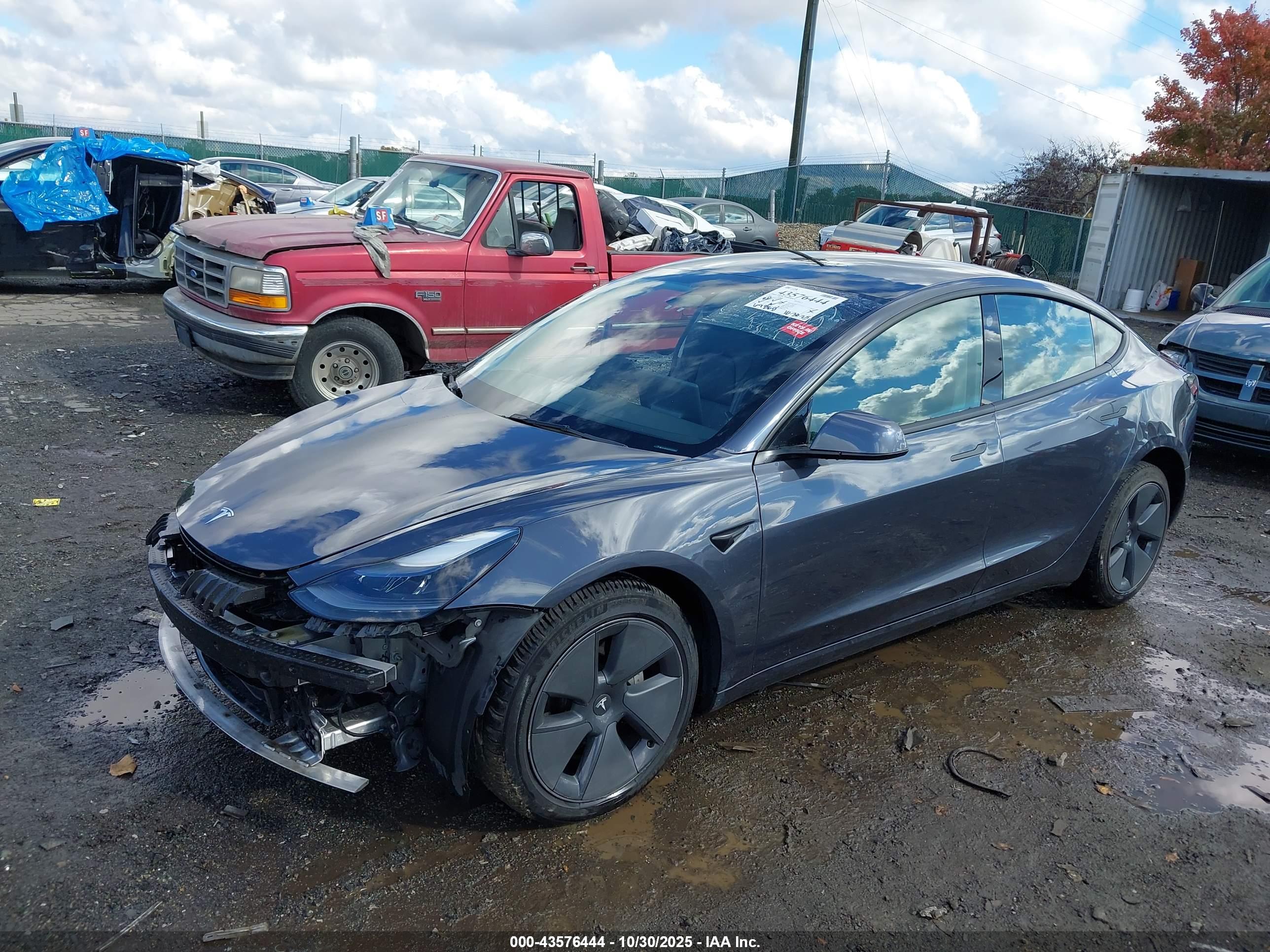 TESLA MODEL image 2