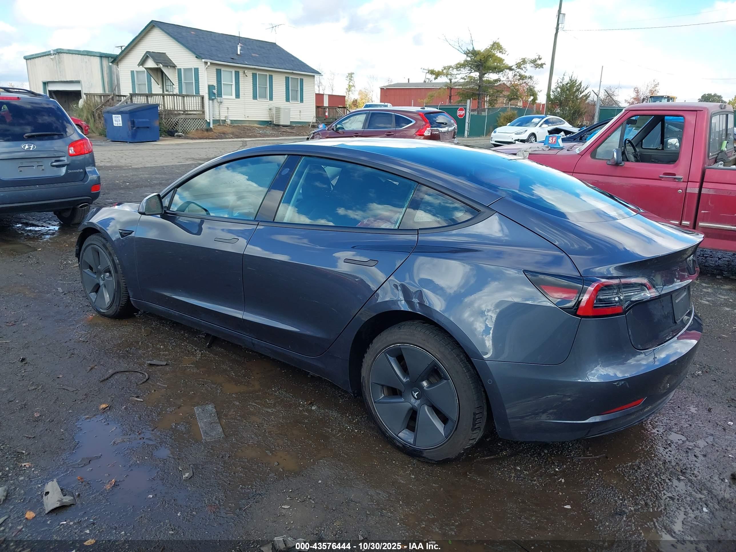 TESLA MODEL image 3