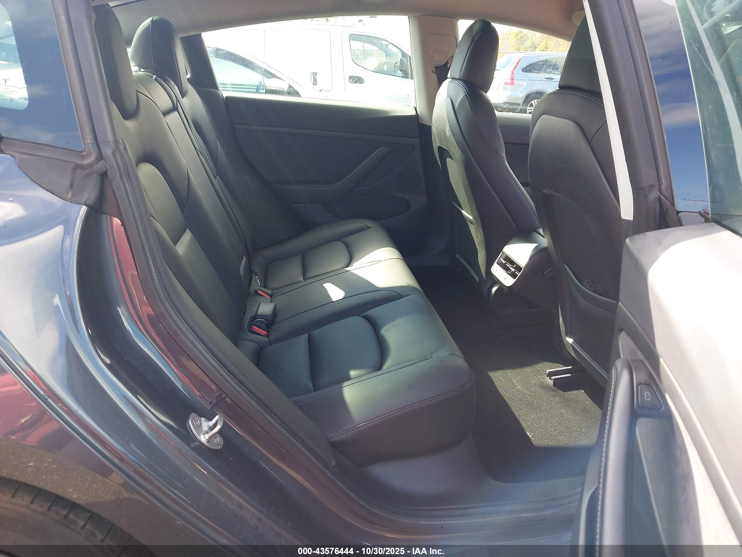 TESLA MODEL image 8