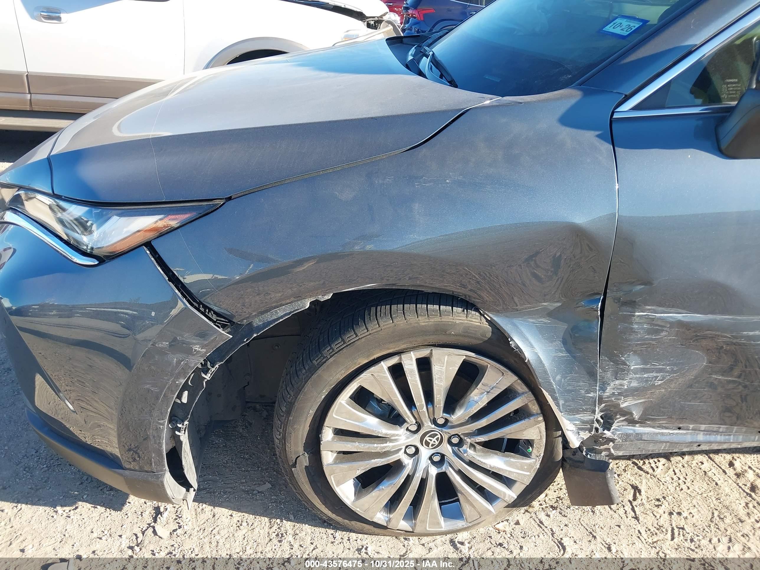 TOYOTA VENZA image 6