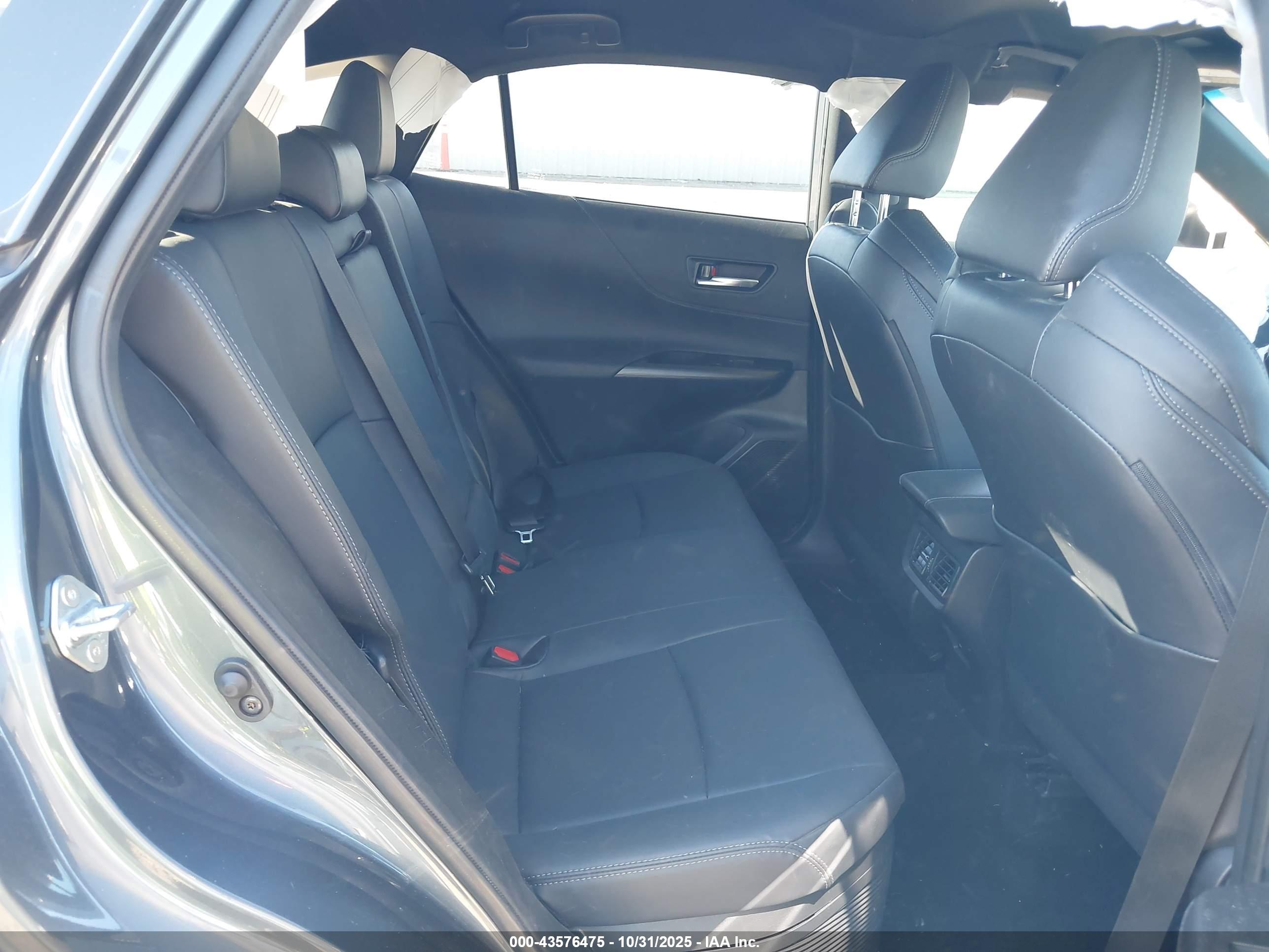 TOYOTA VENZA image 8