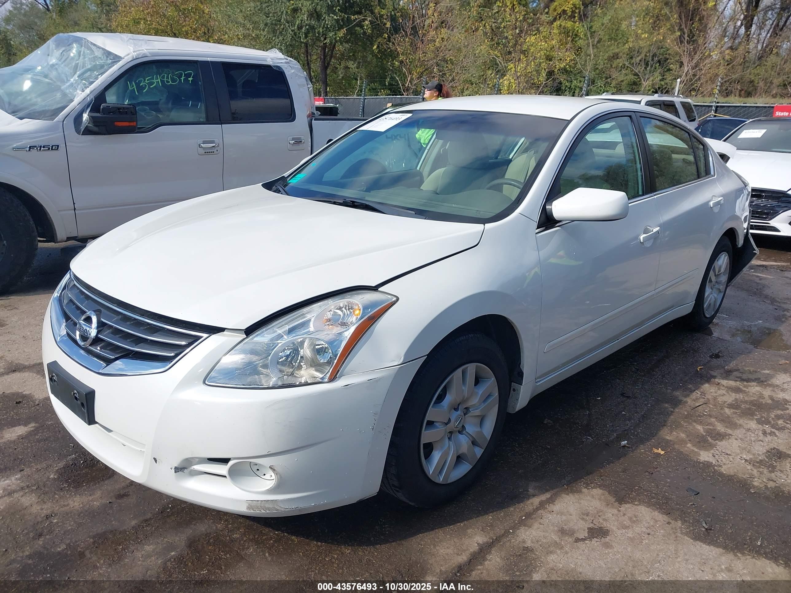 NISSAN ALTIMA image 2