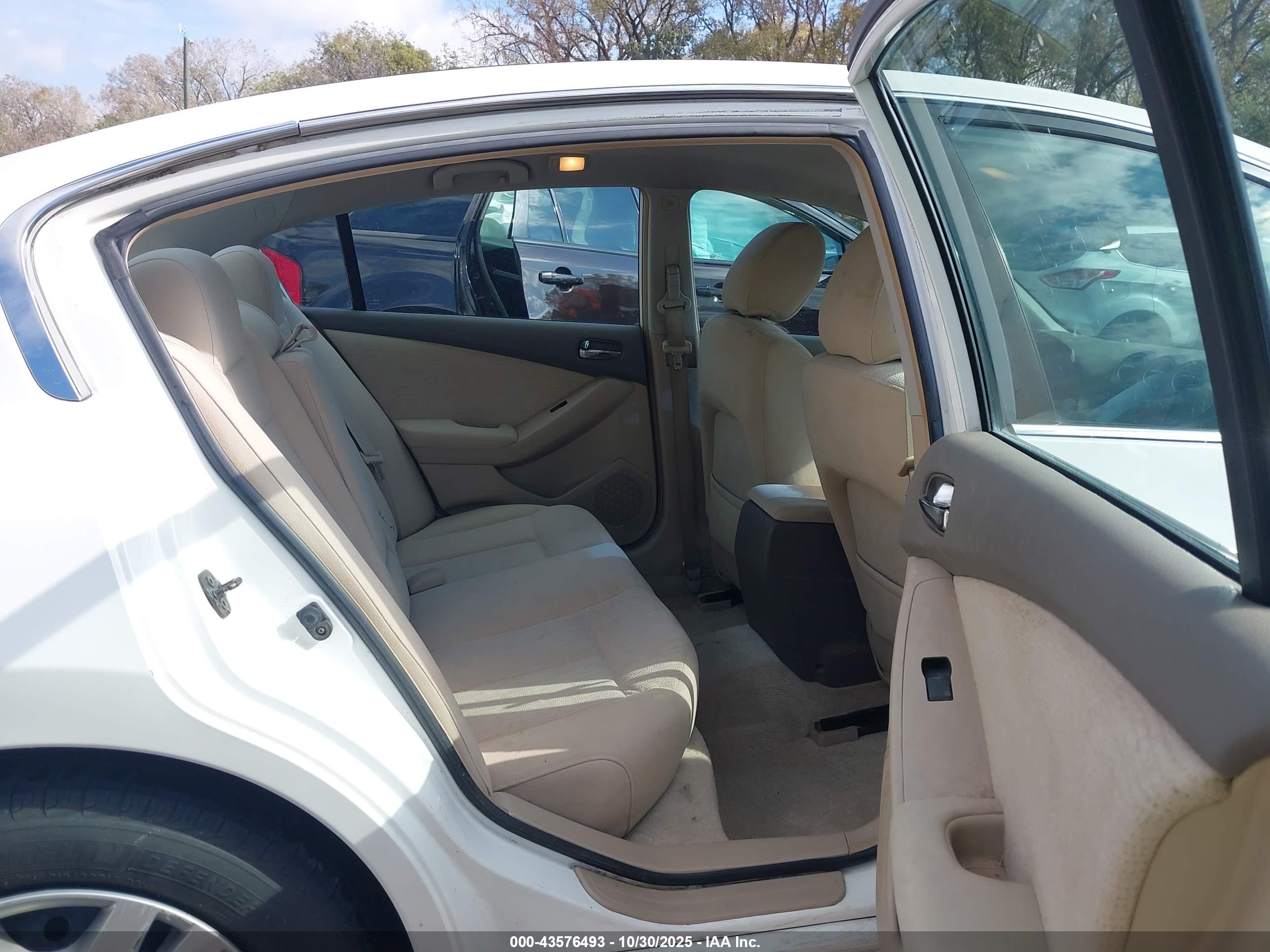NISSAN ALTIMA image 8