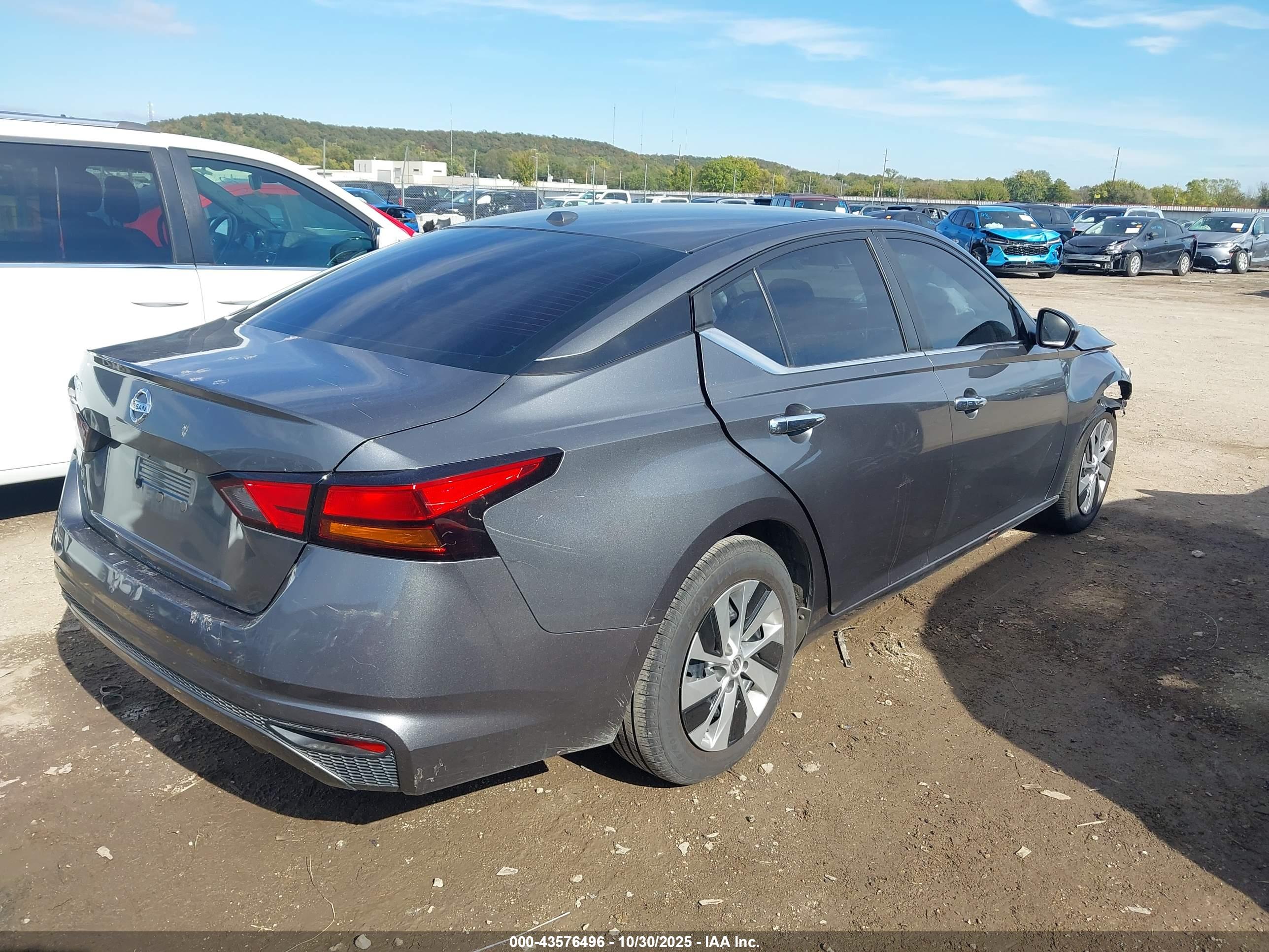 NISSAN ALTIMA image 4