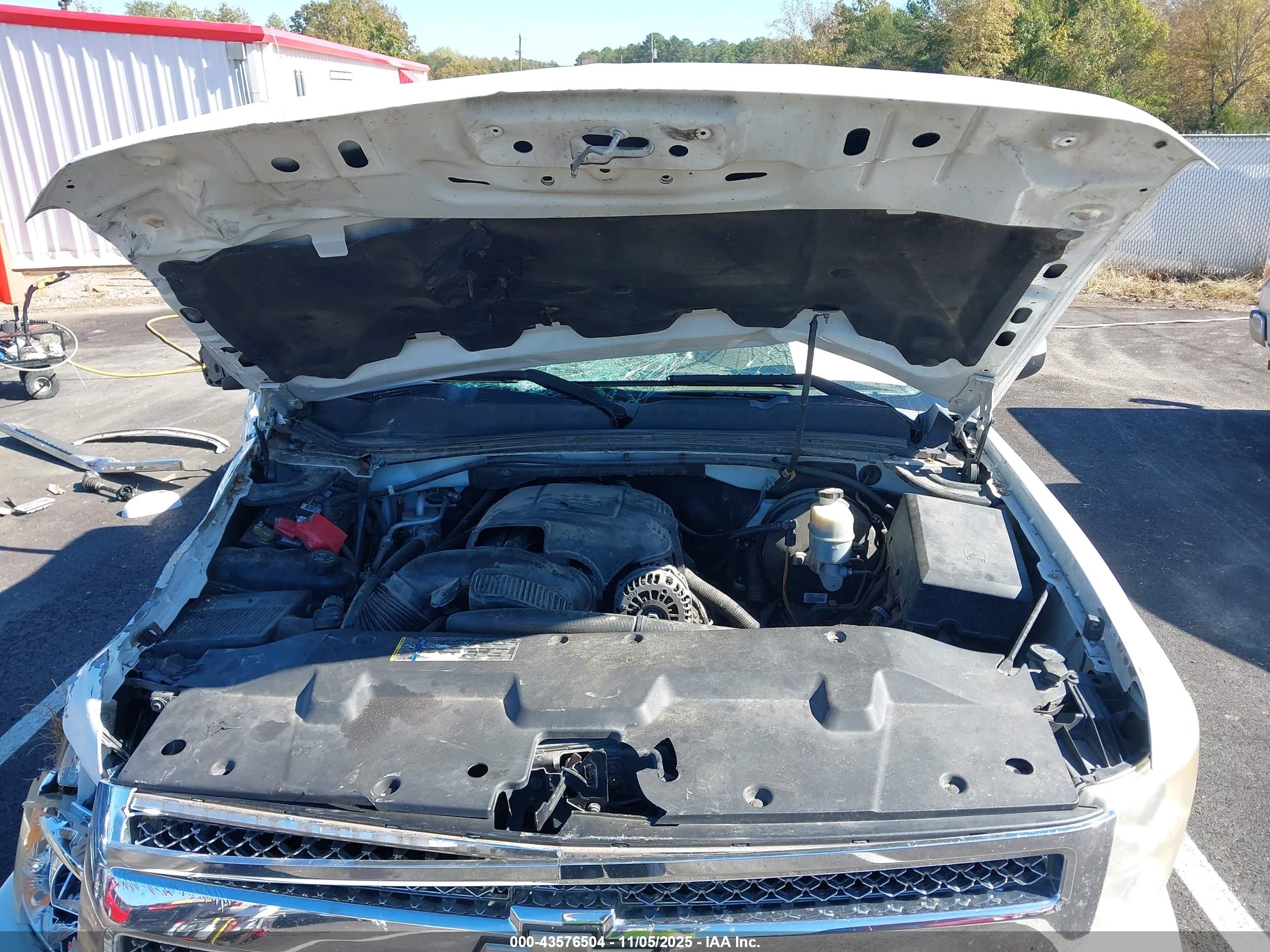 CHEVROLET SILVERADO image 10