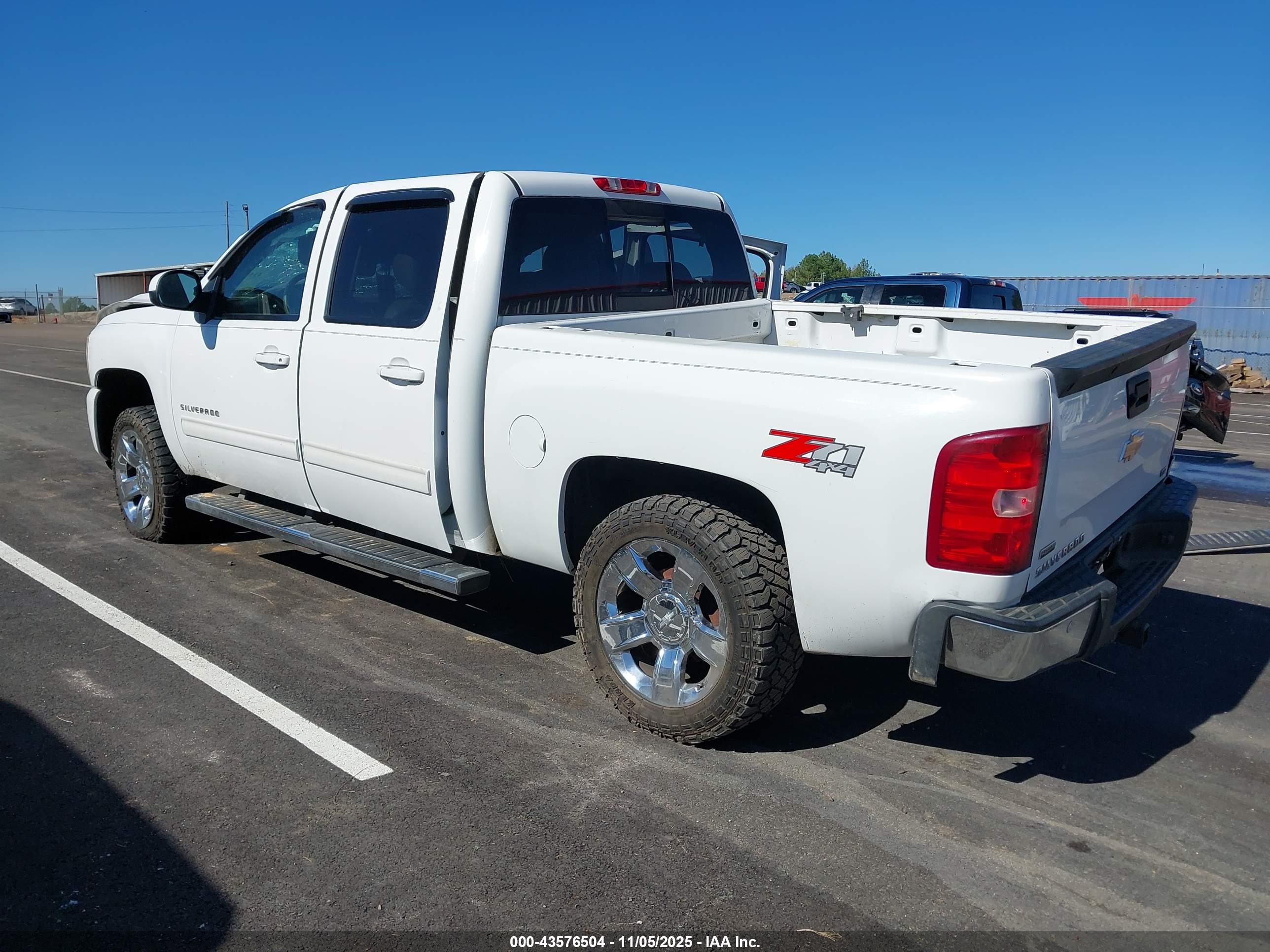 CHEVROLET SILVERADO image 3