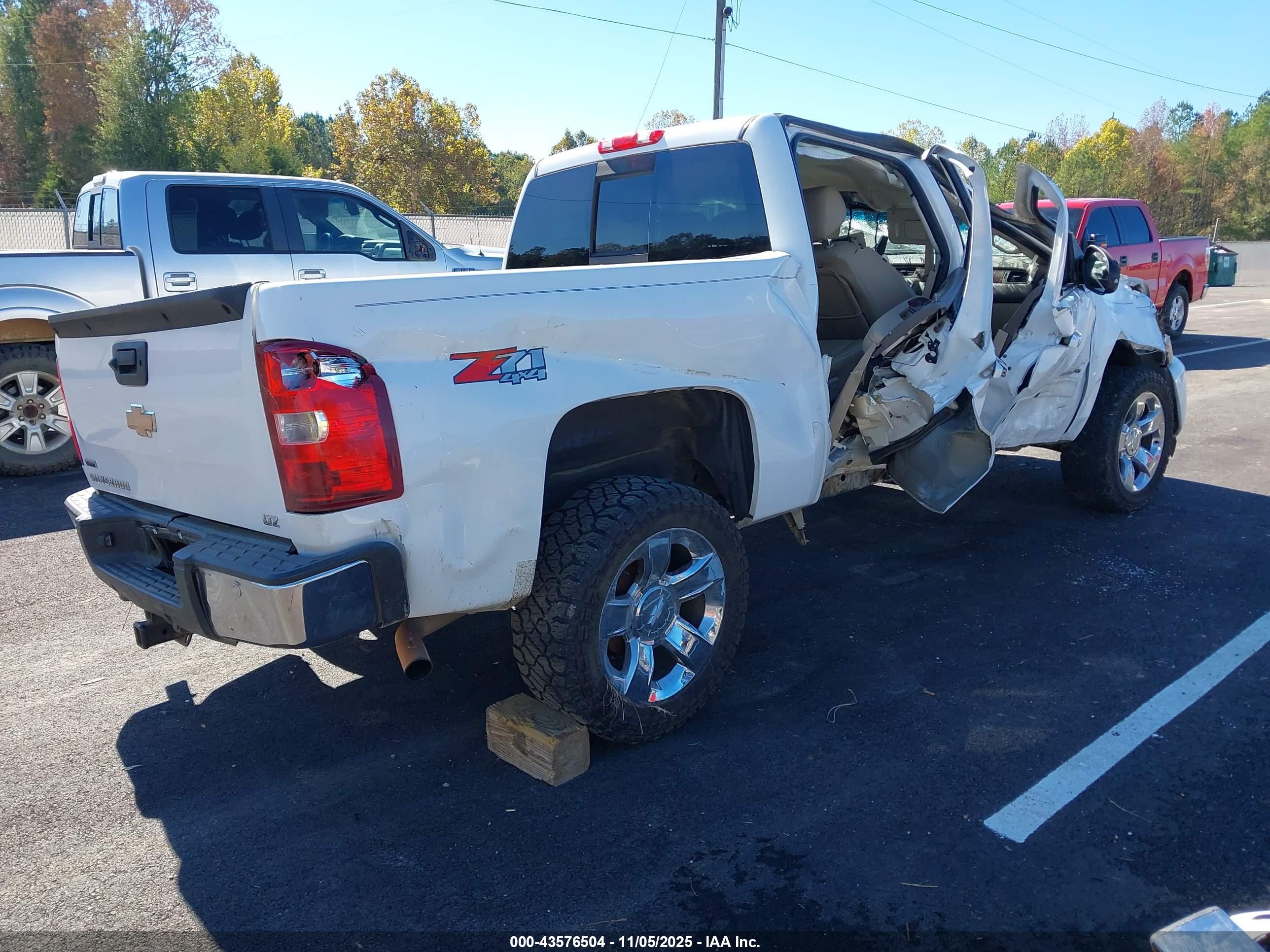 CHEVROLET SILVERADO image 4