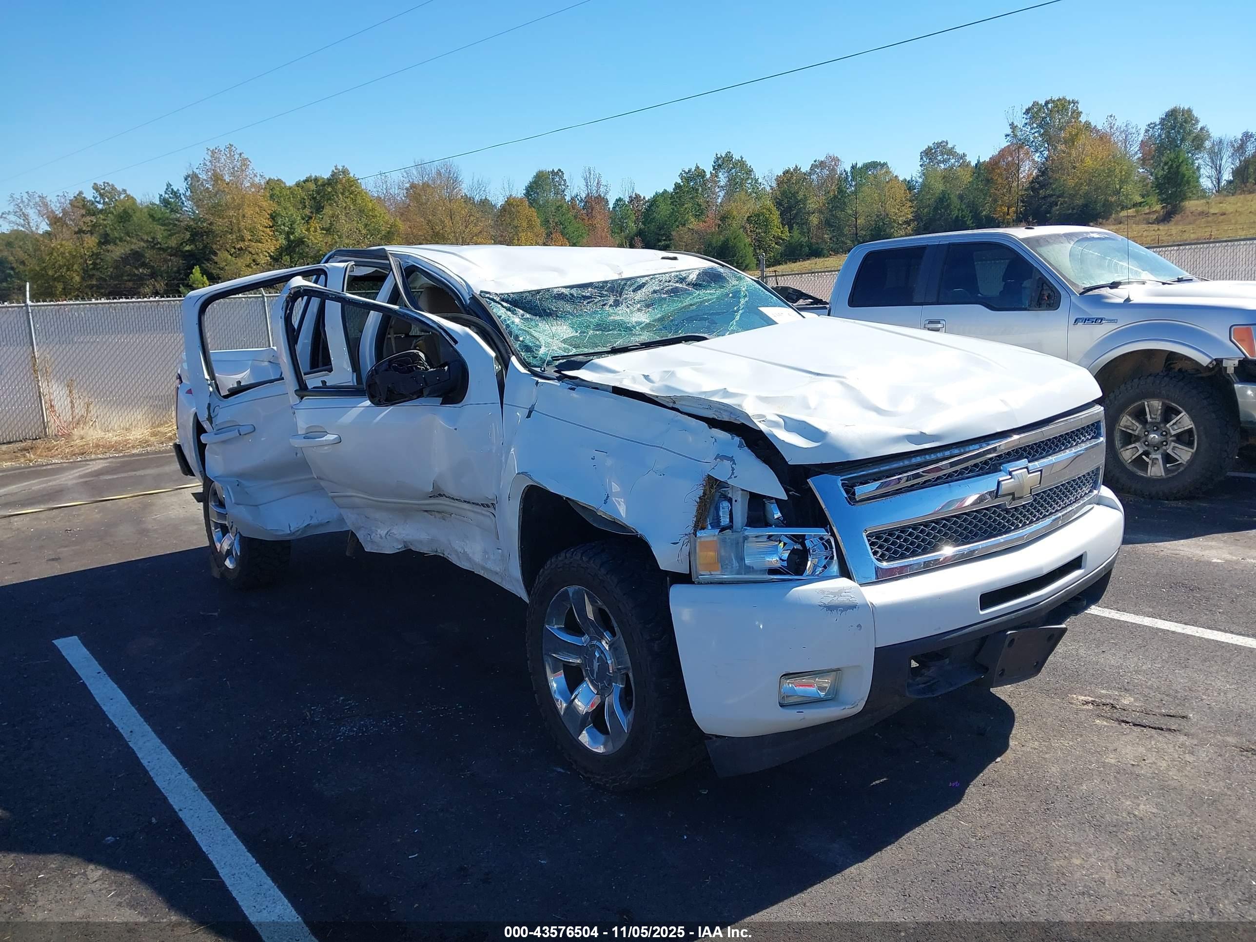 CHEVROLET SILVERADO image 6