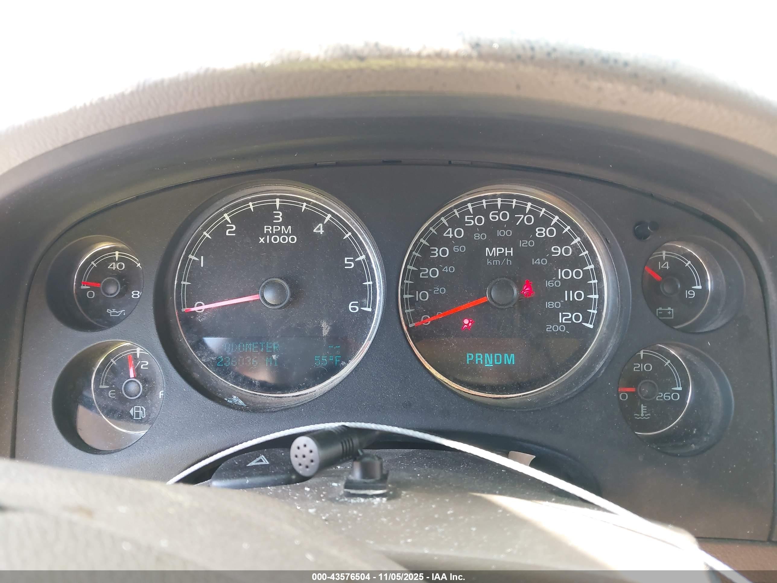 CHEVROLET SILVERADO image 7