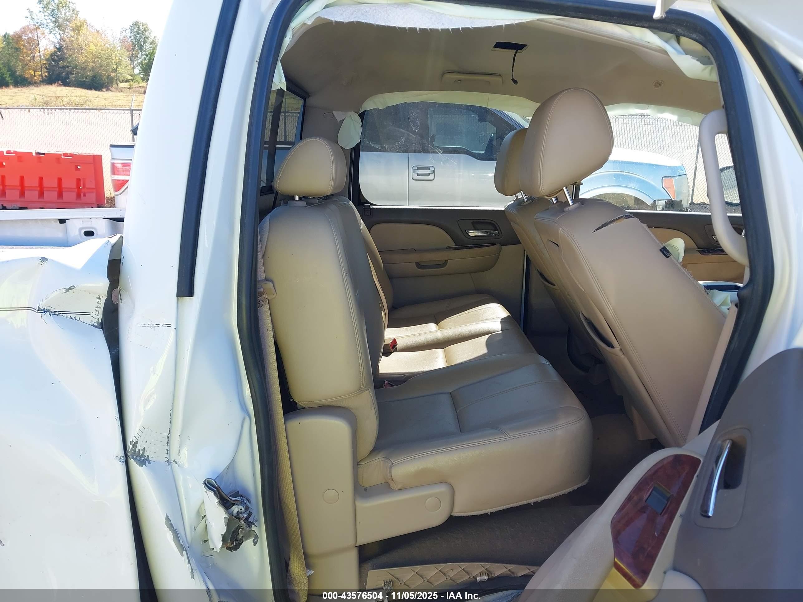 CHEVROLET SILVERADO image 8