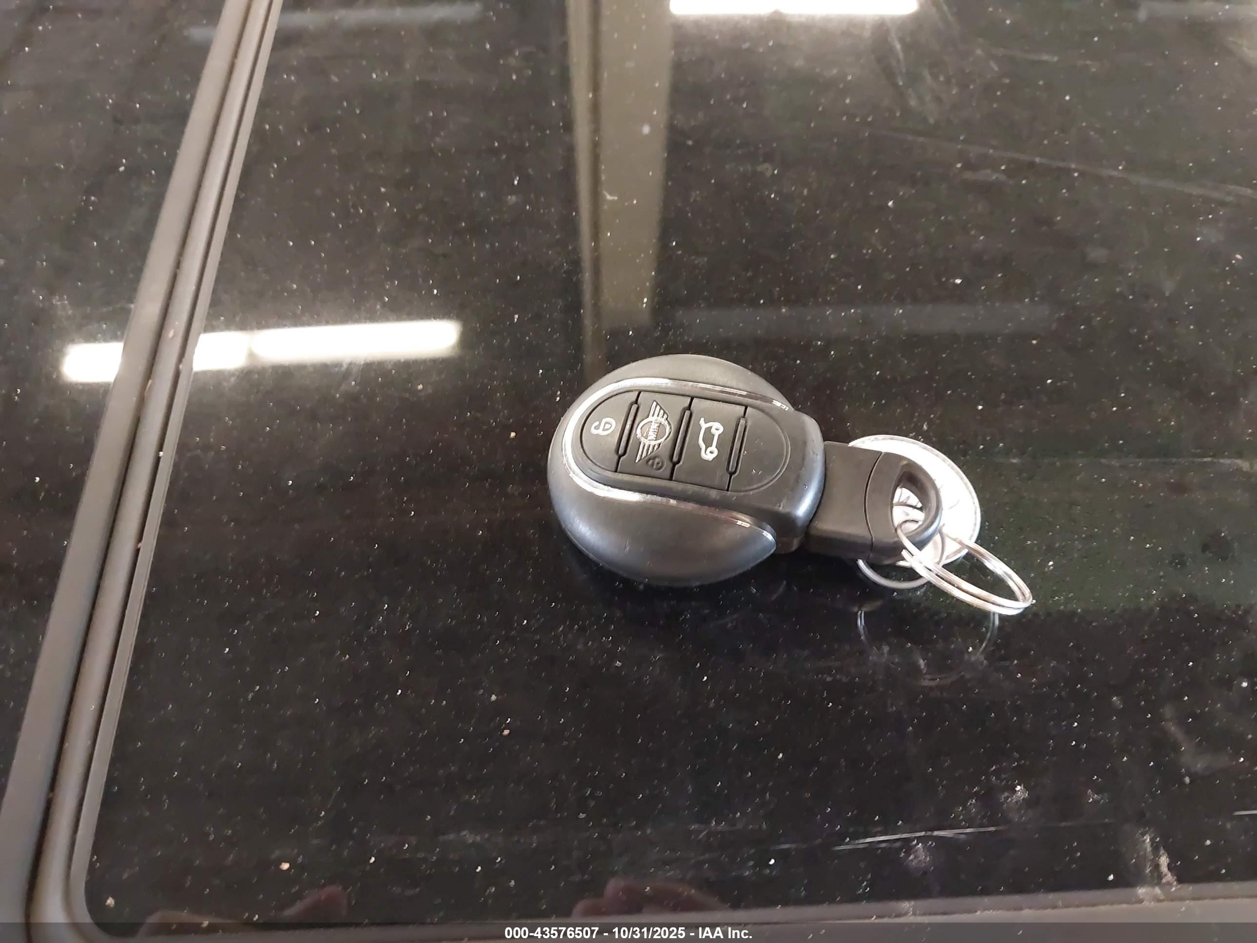 MINI COUNTRYMAN image 11