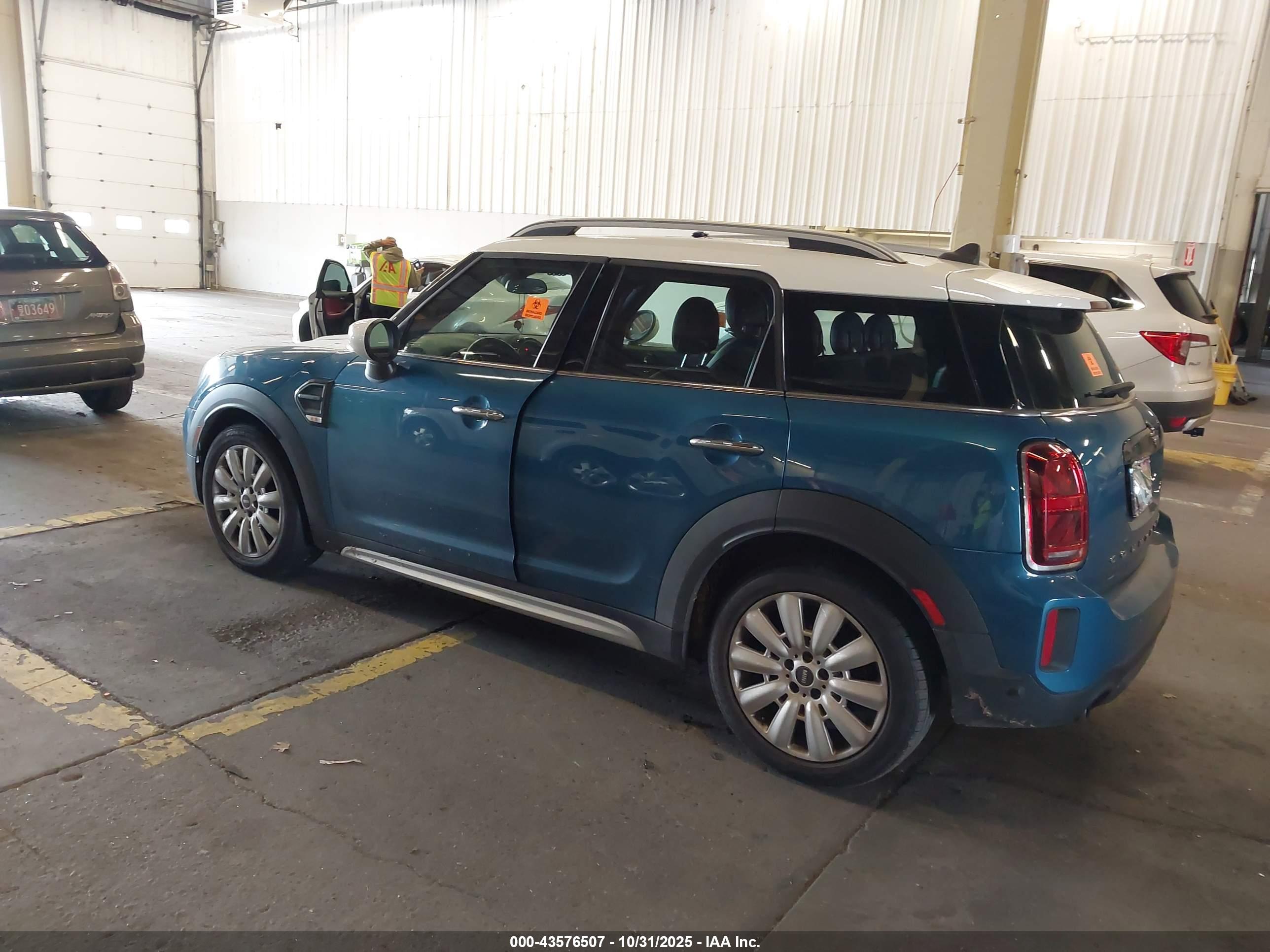 MINI COUNTRYMAN image 3