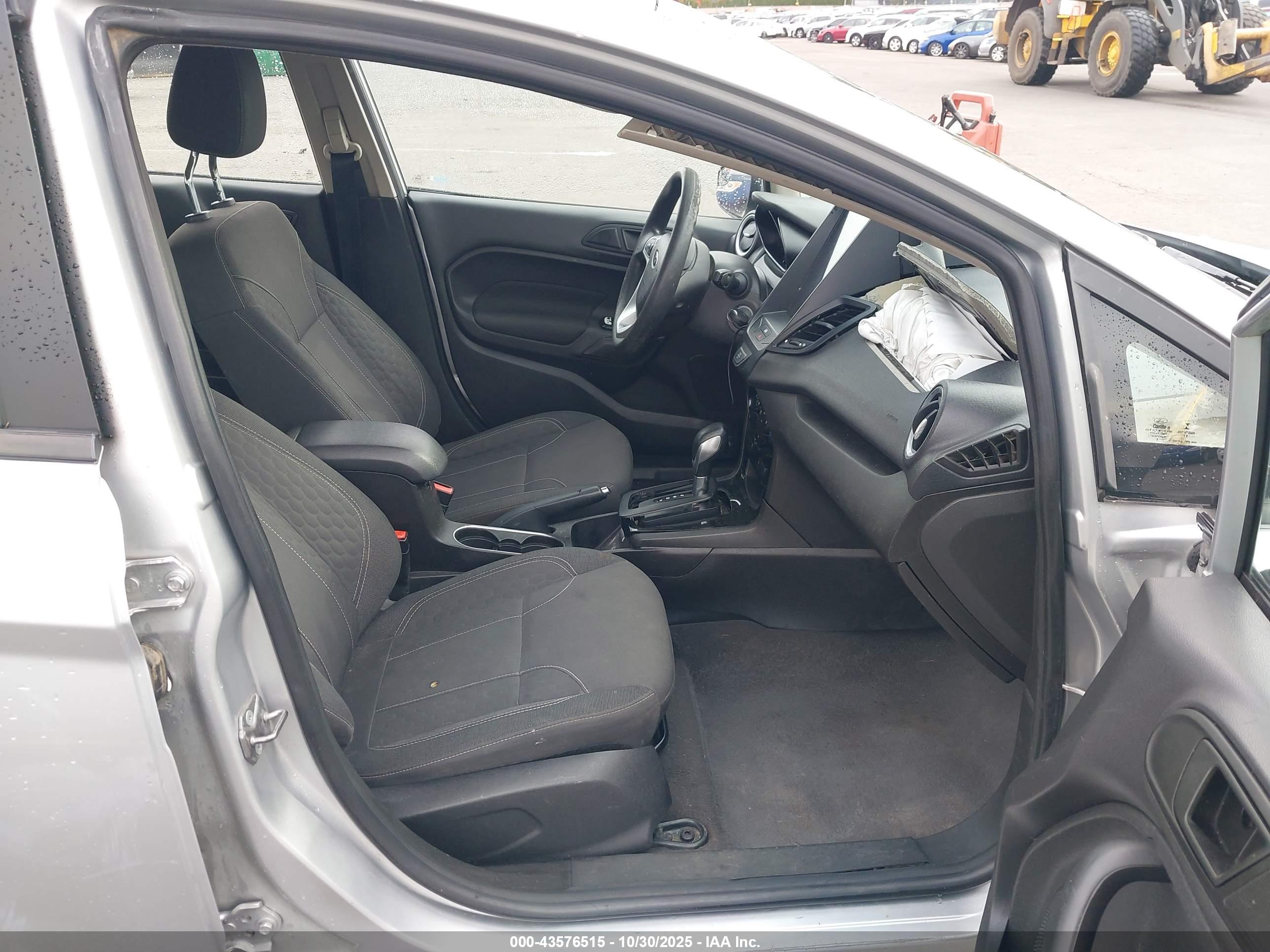 FORD FIESTA image 5