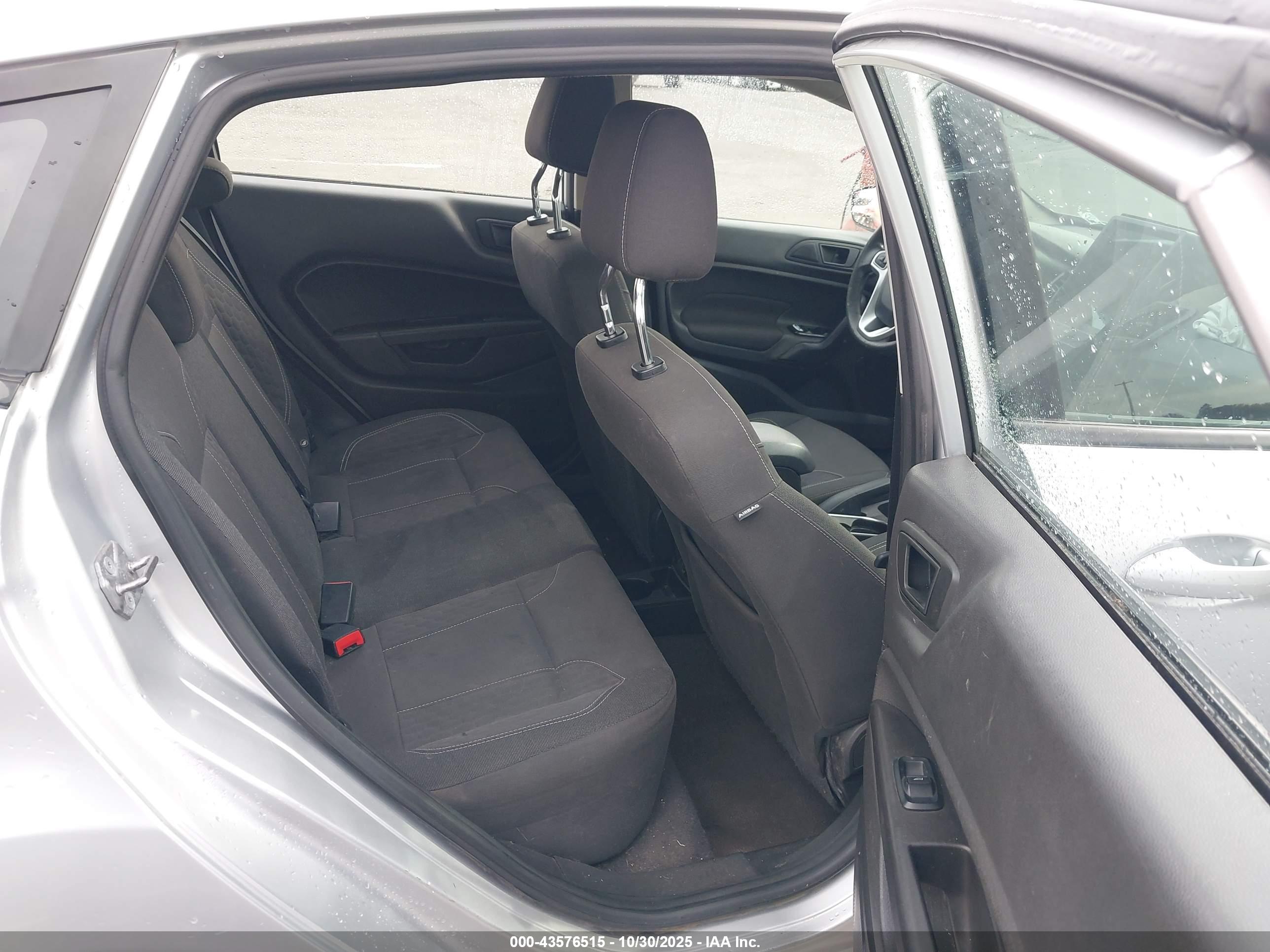 FORD FIESTA image 8