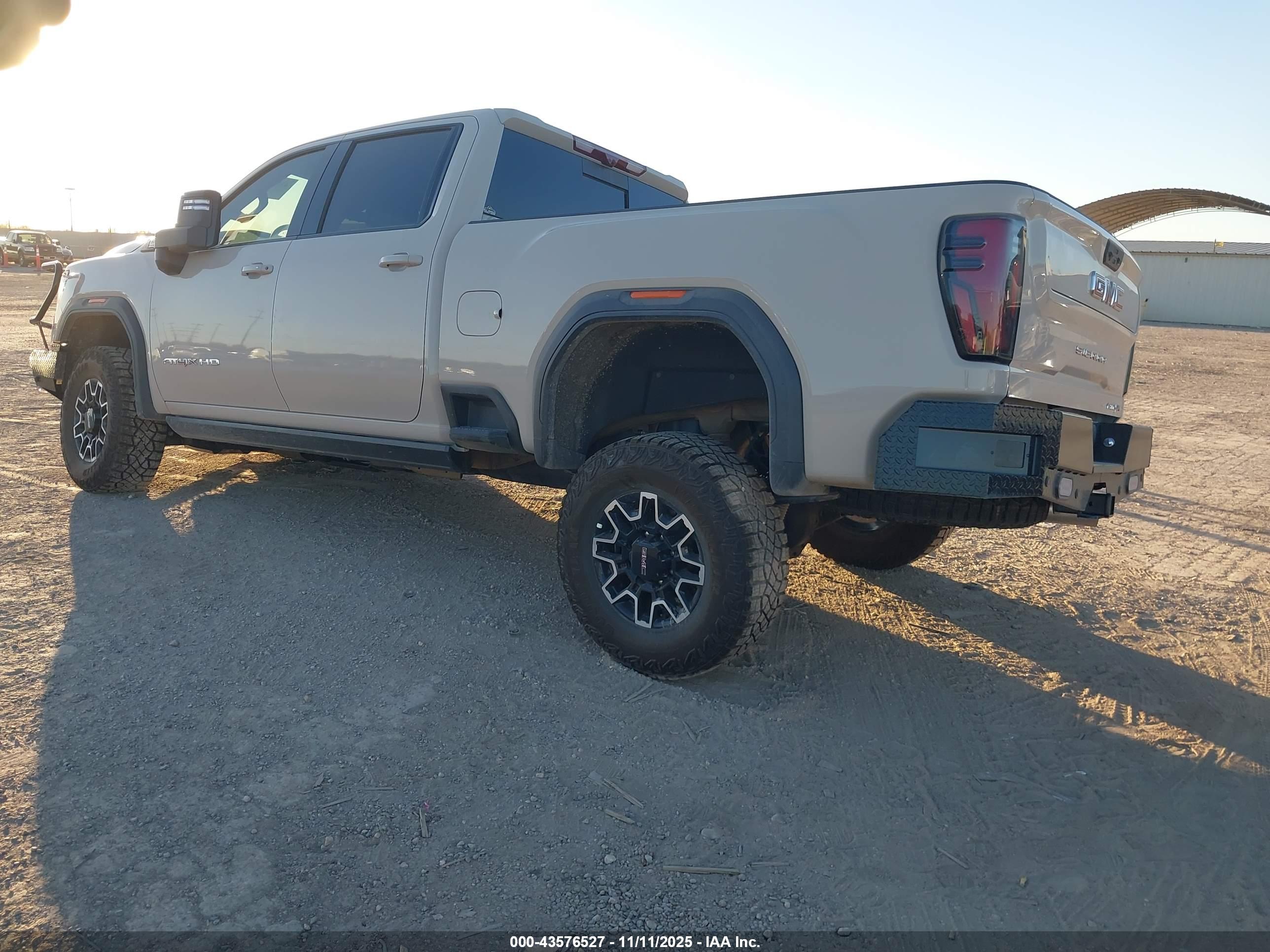 GMC SIERRA image 3