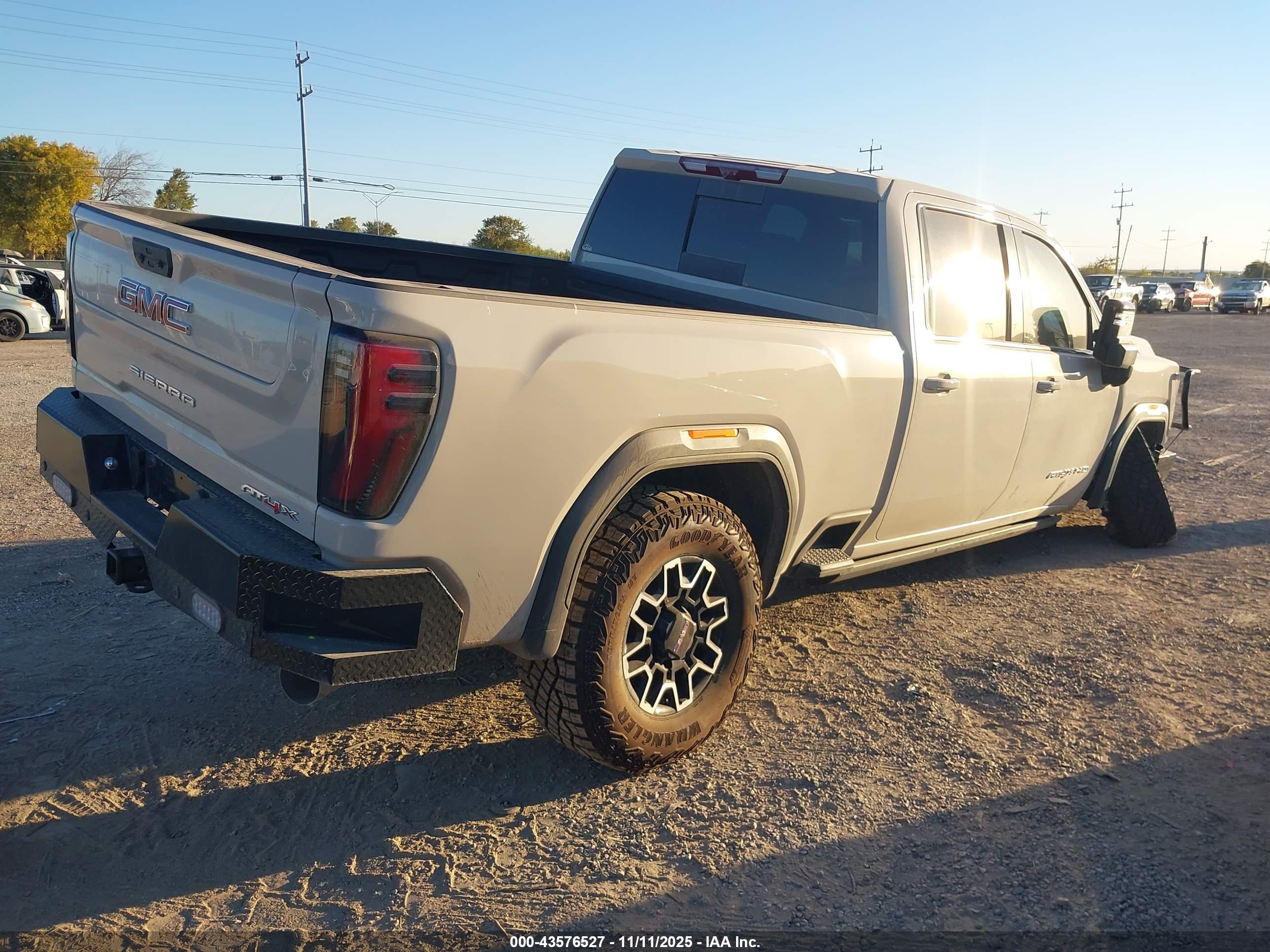 GMC SIERRA image 4