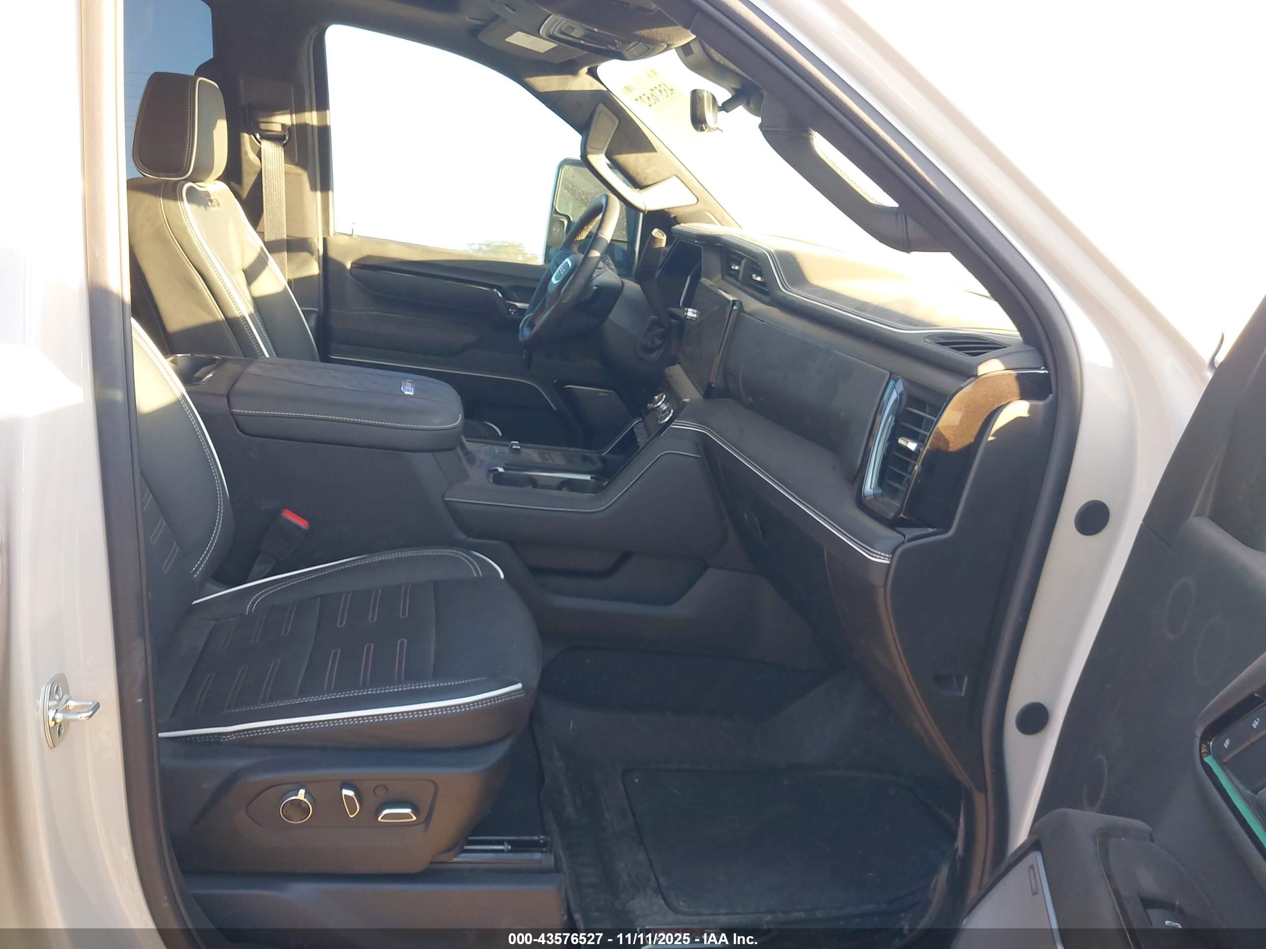 GMC SIERRA image 8