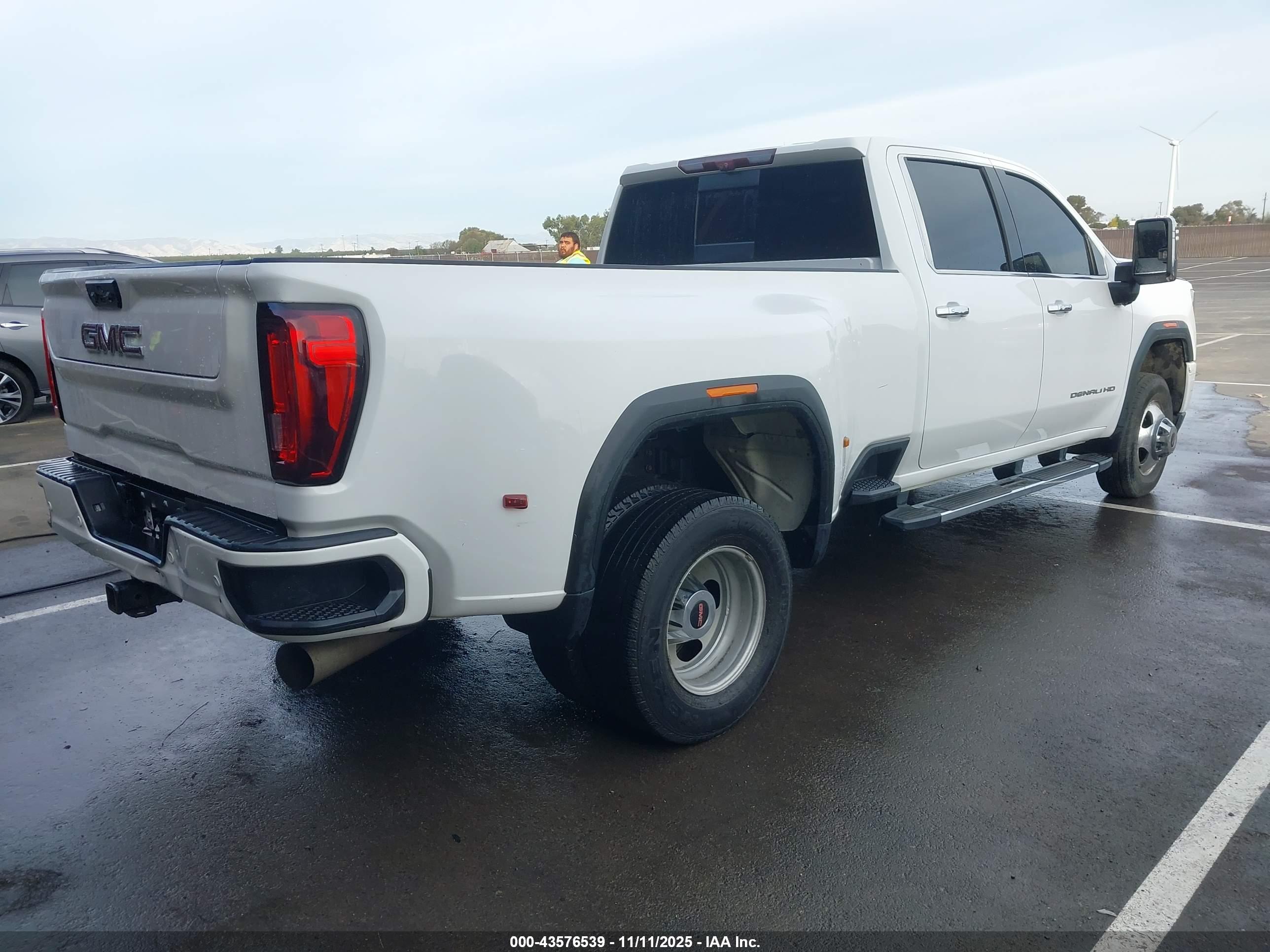 GMC SIERRA image 4