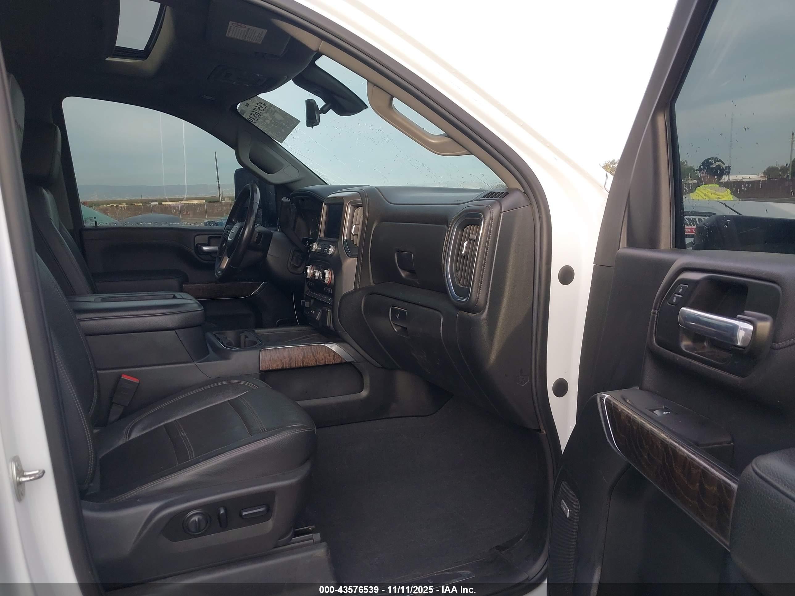 GMC SIERRA image 5
