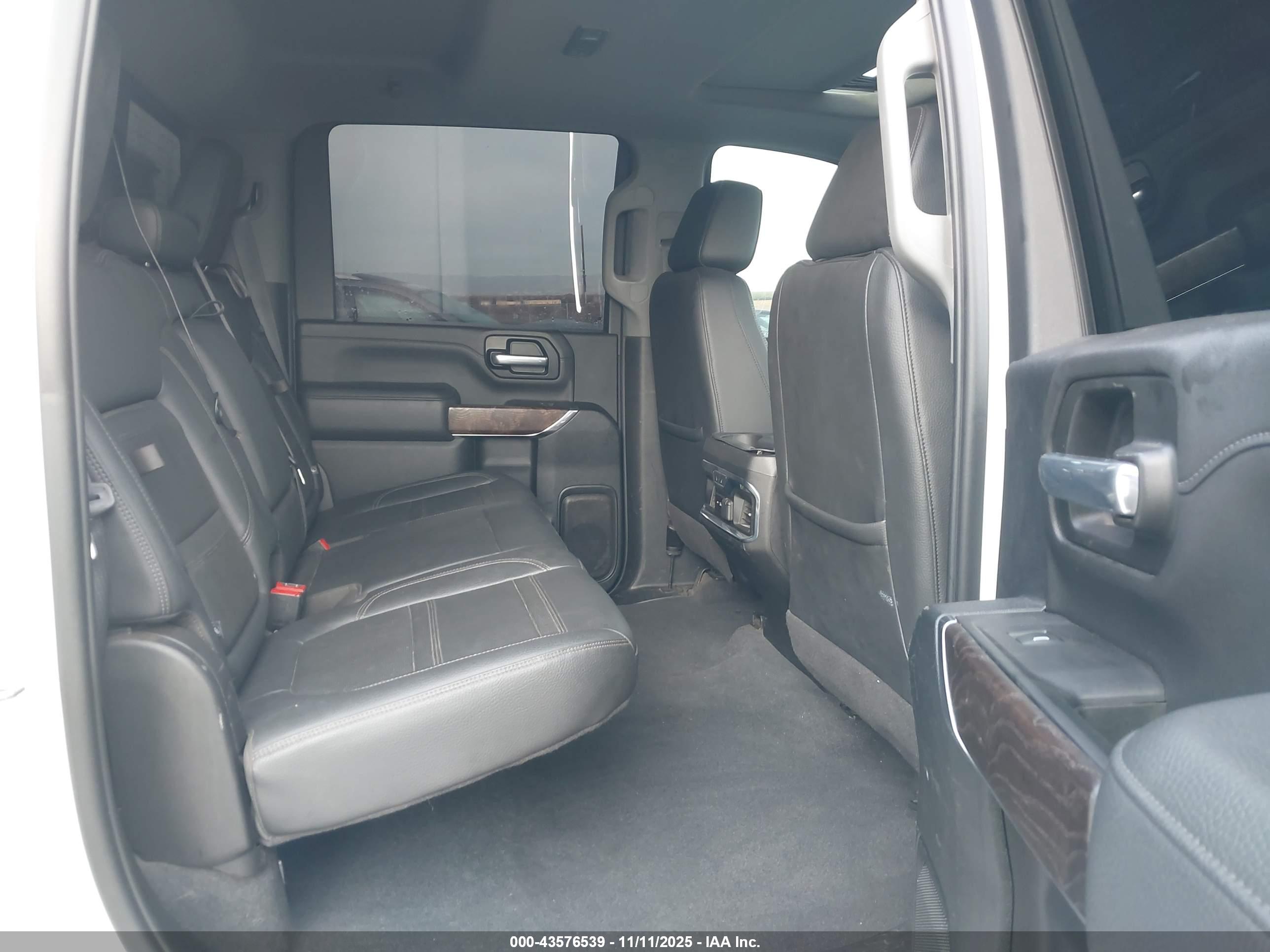 GMC SIERRA image 8