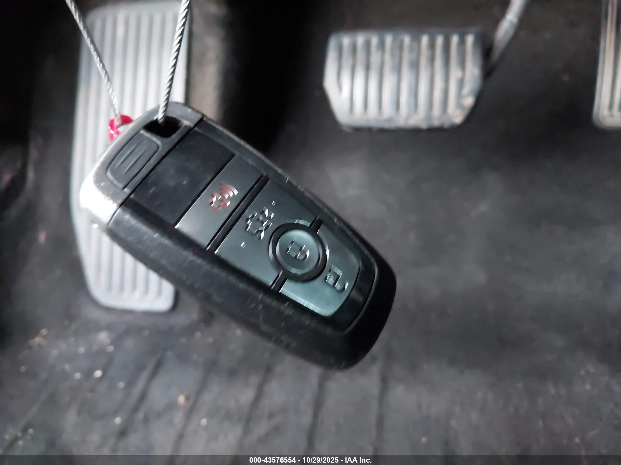 FORD FUSION image 11