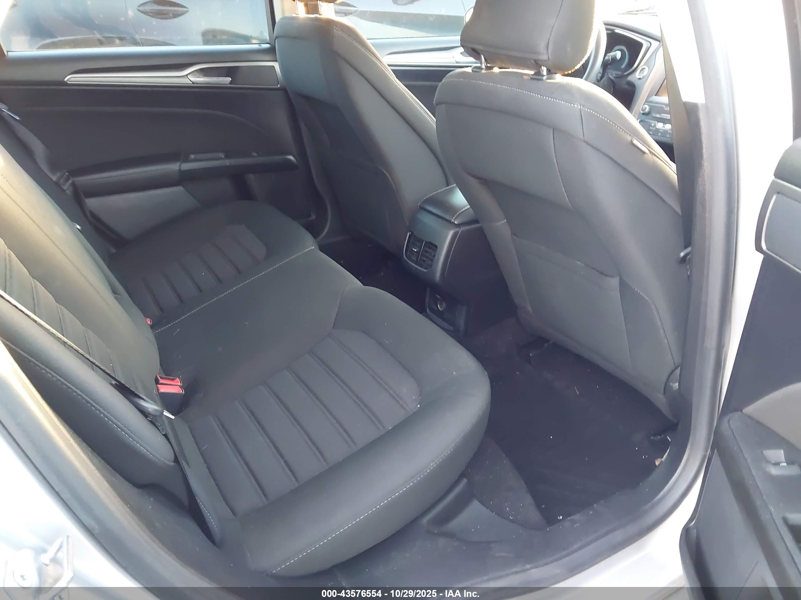 FORD FUSION image 8