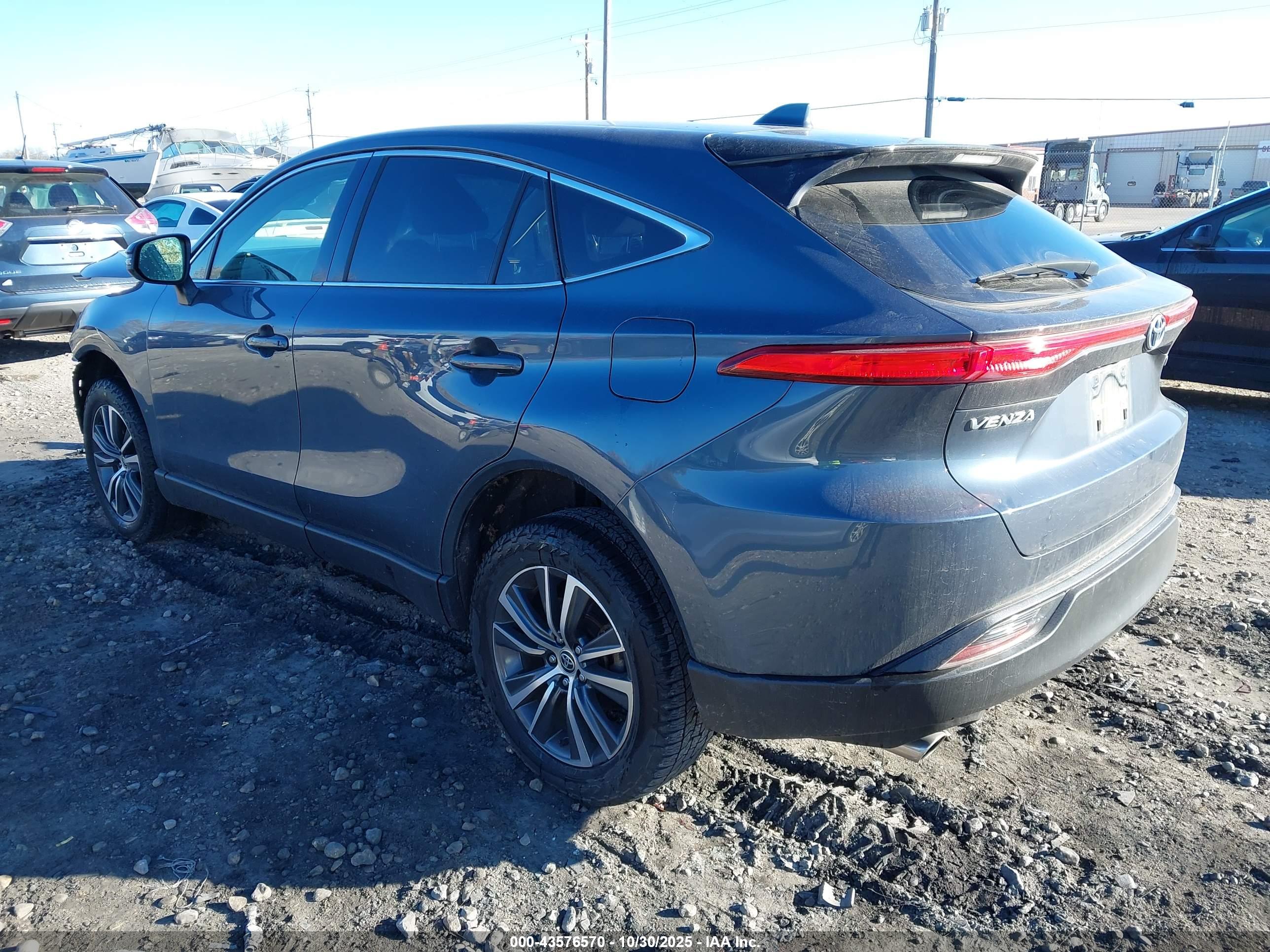 TOYOTA VENZA image 3