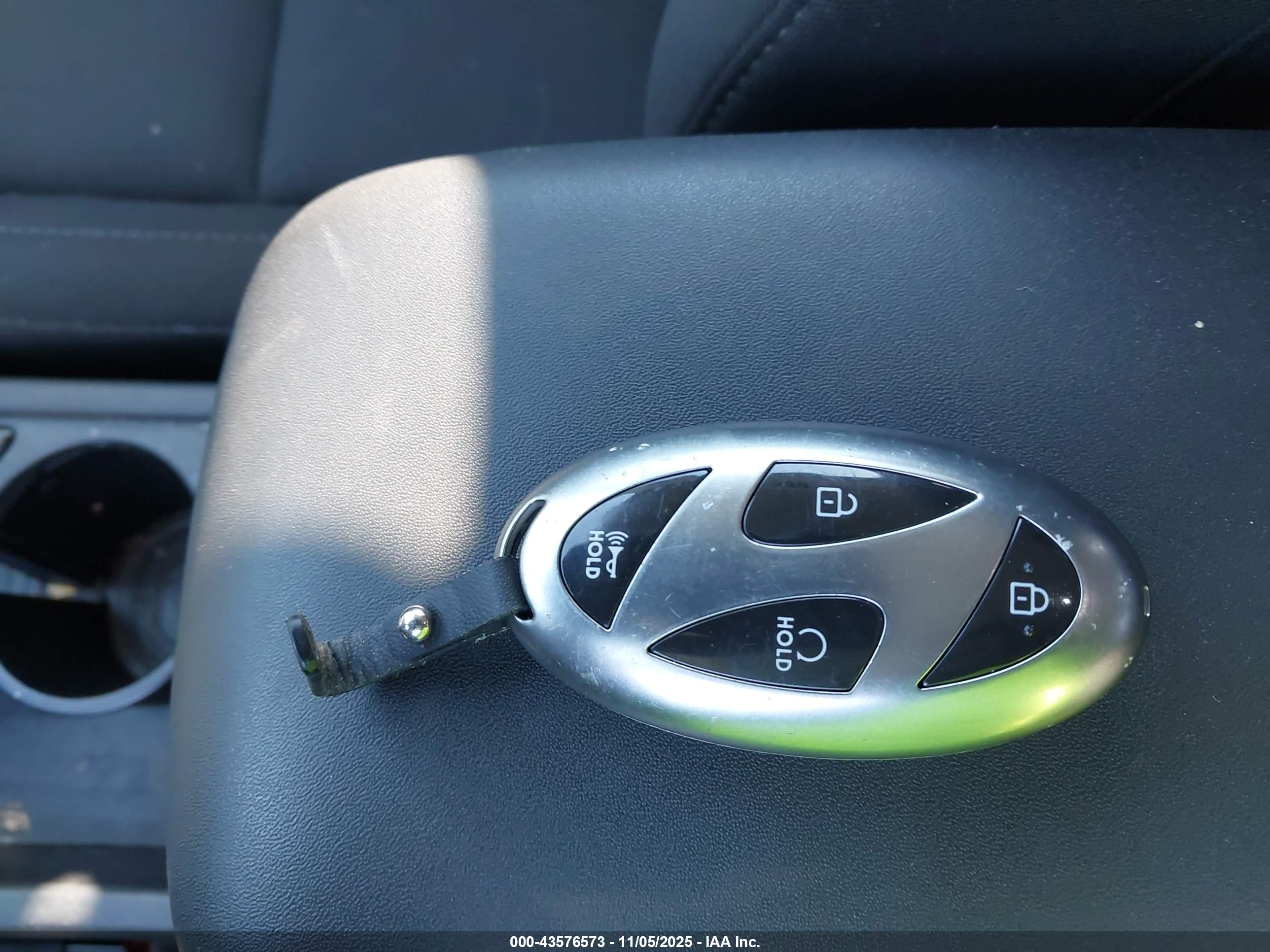 HYUNDAI KONA image 11