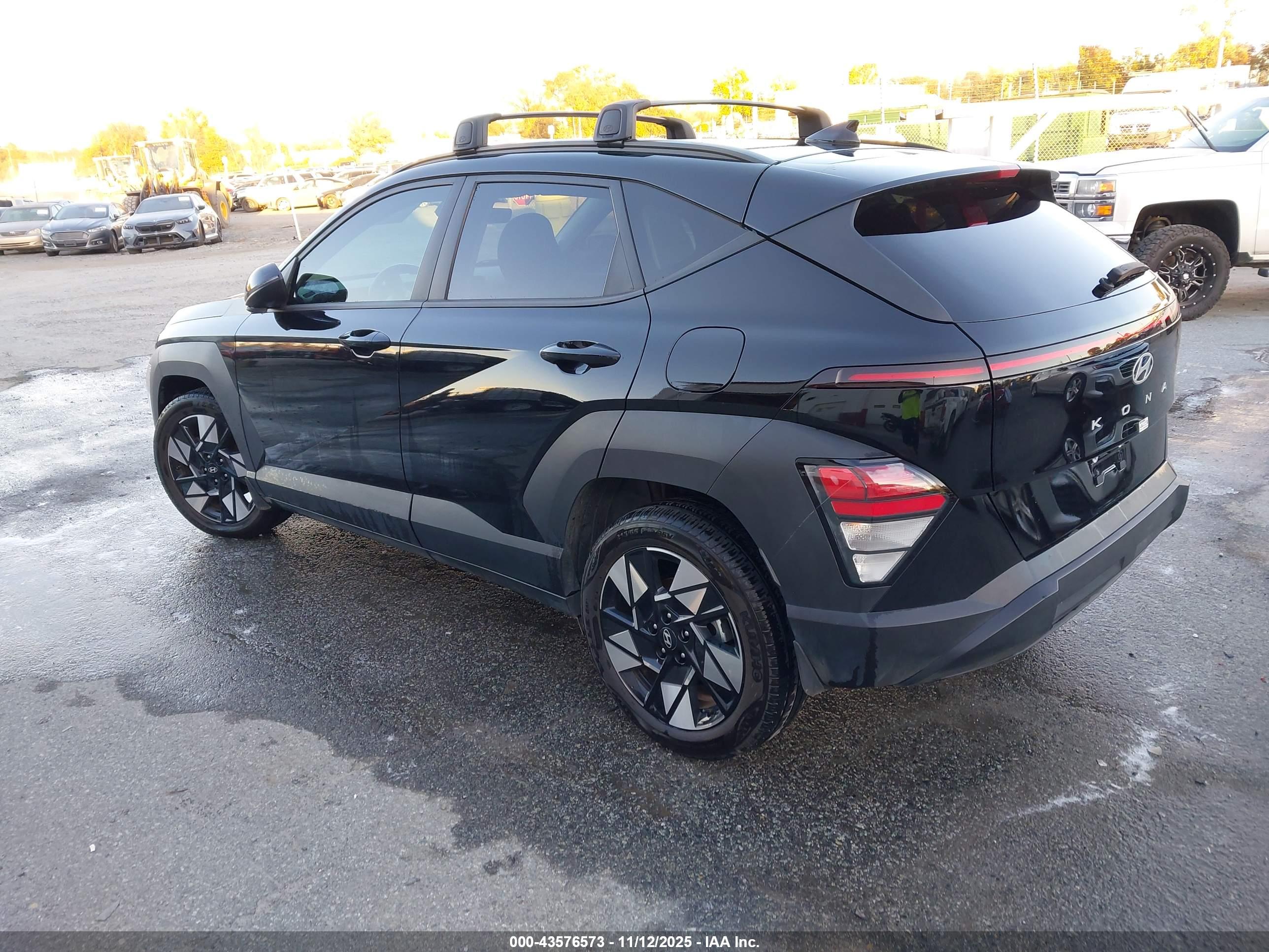 HYUNDAI KONA image 3