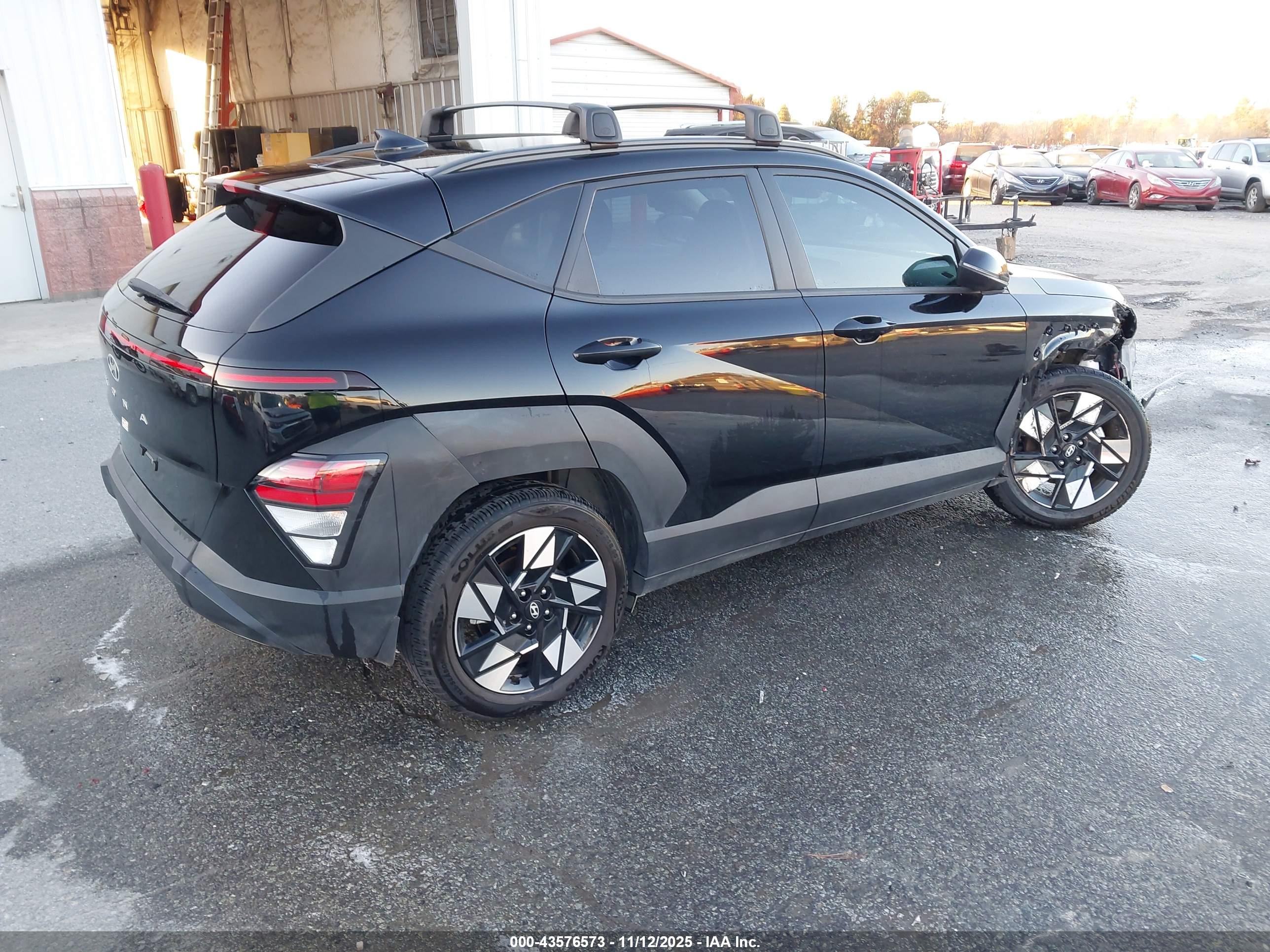 HYUNDAI KONA image 4