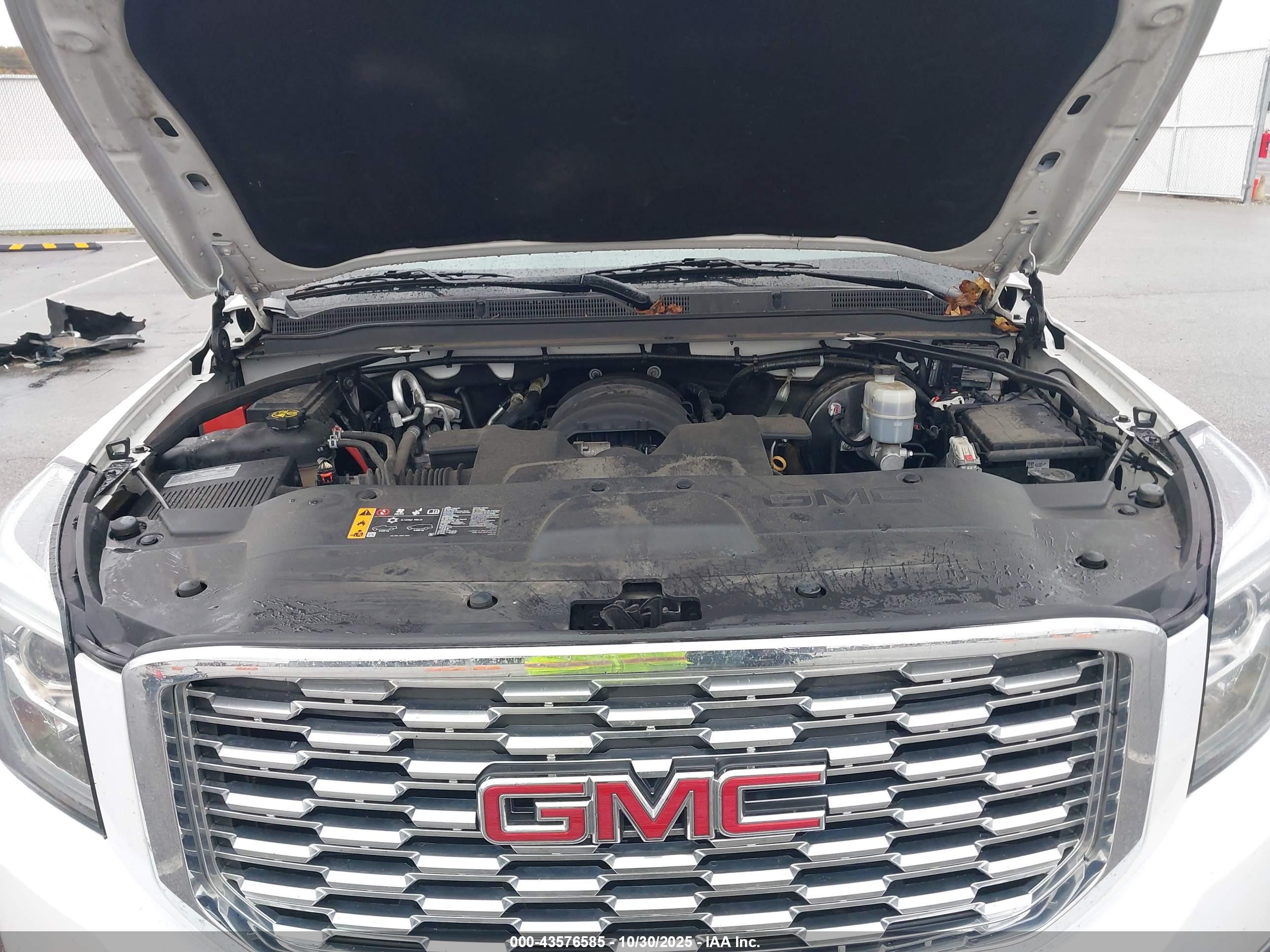 GMC YUKON image 10