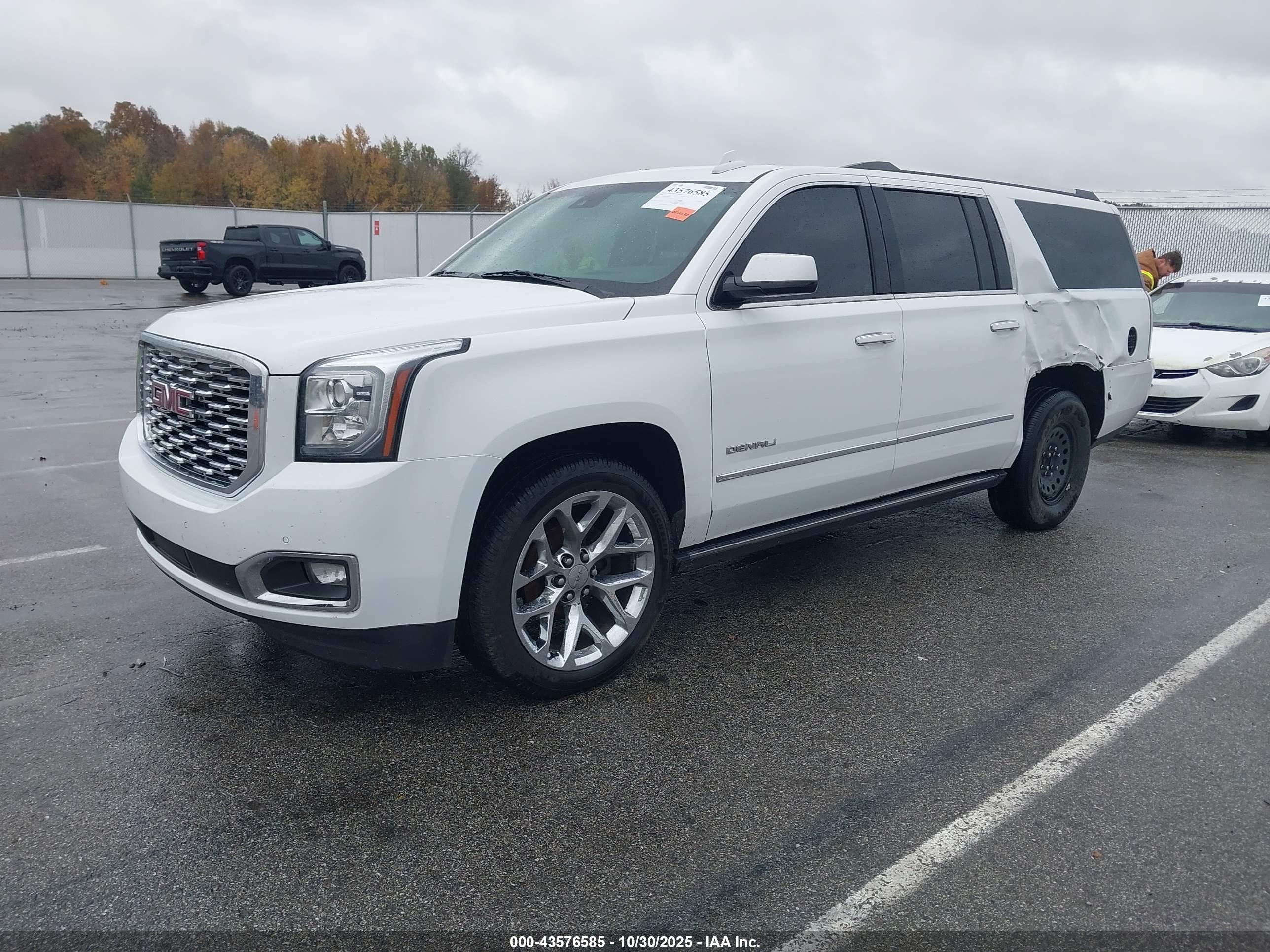 GMC YUKON image 2