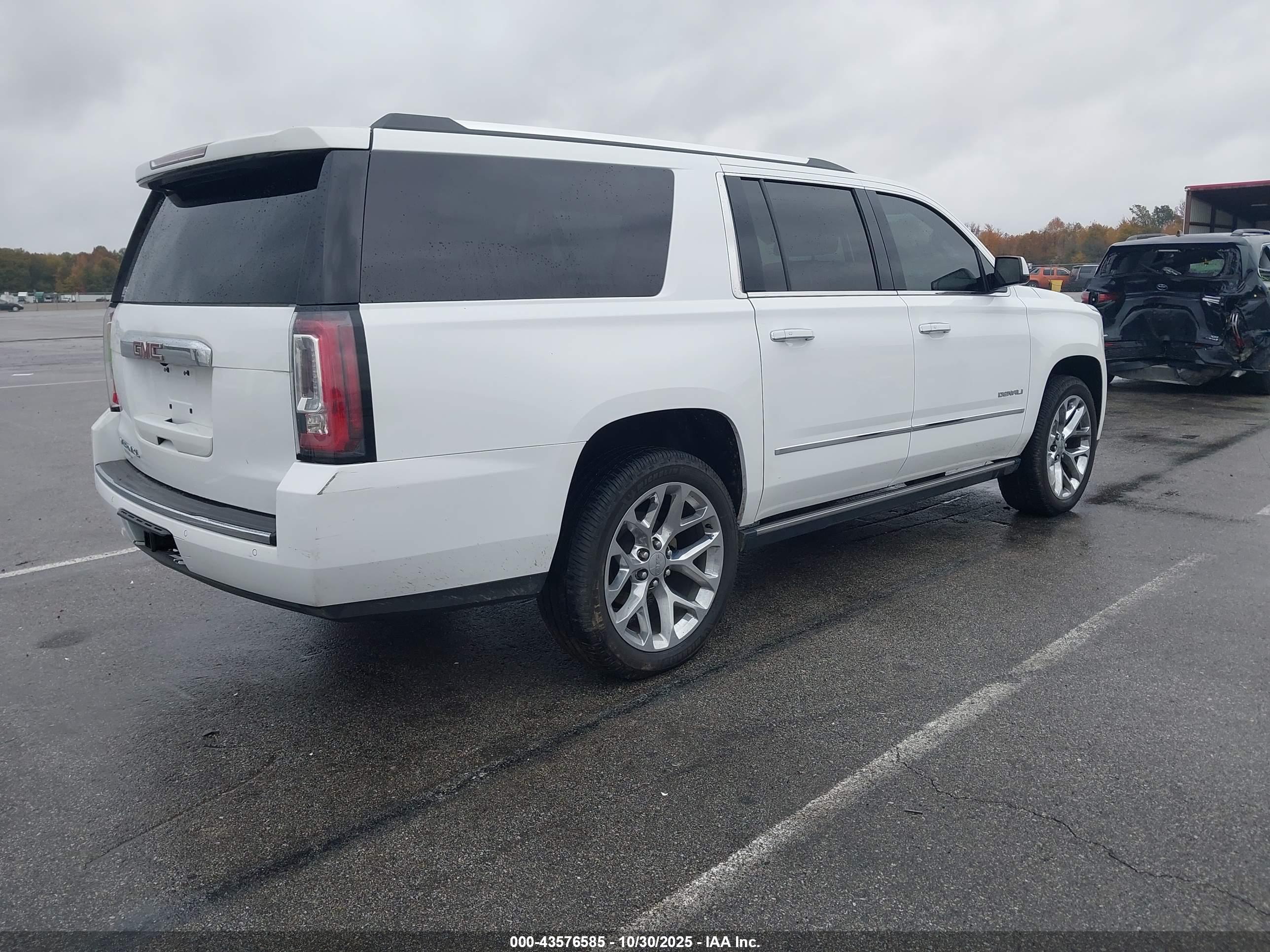 GMC YUKON image 4