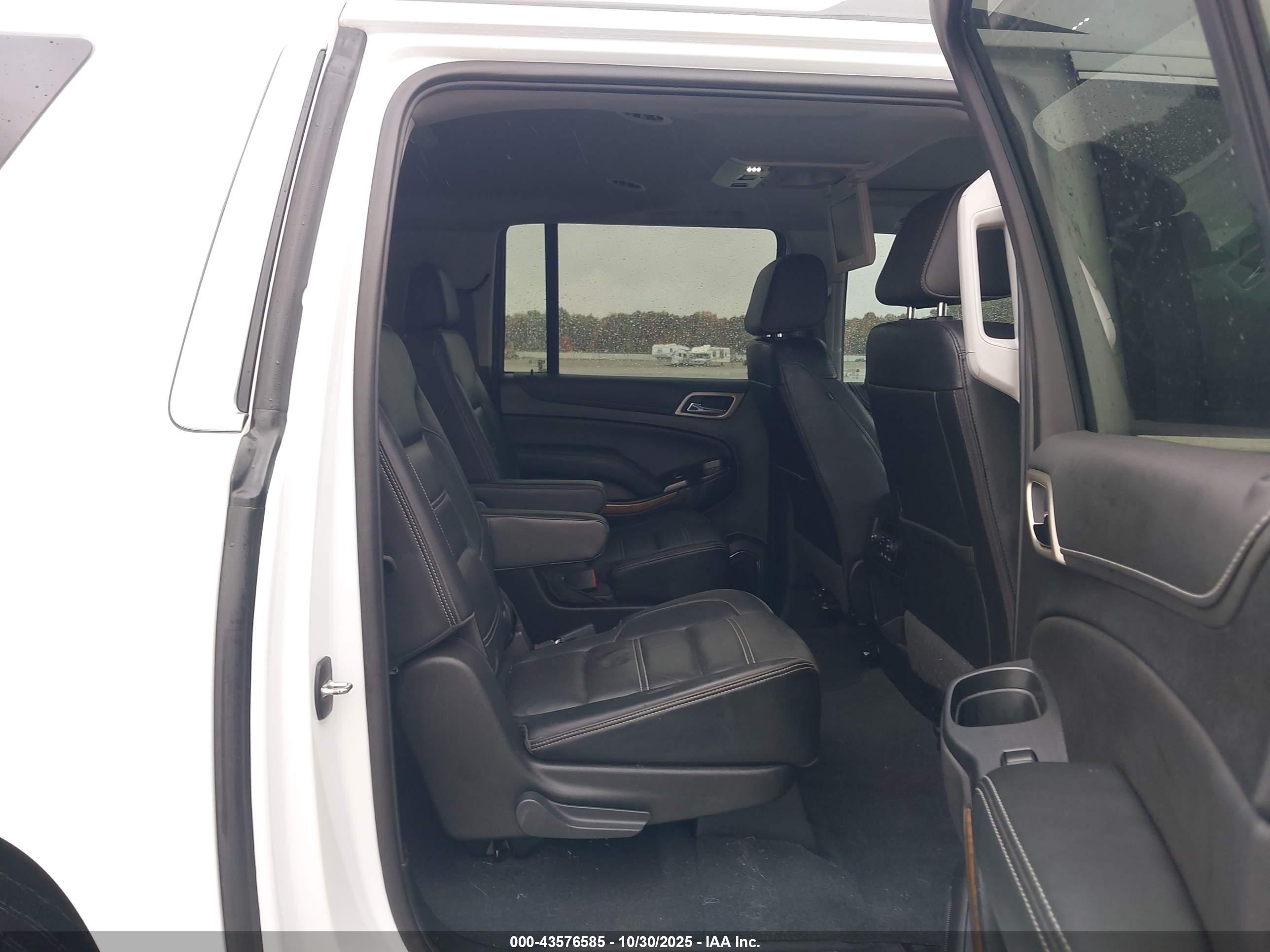GMC YUKON image 8